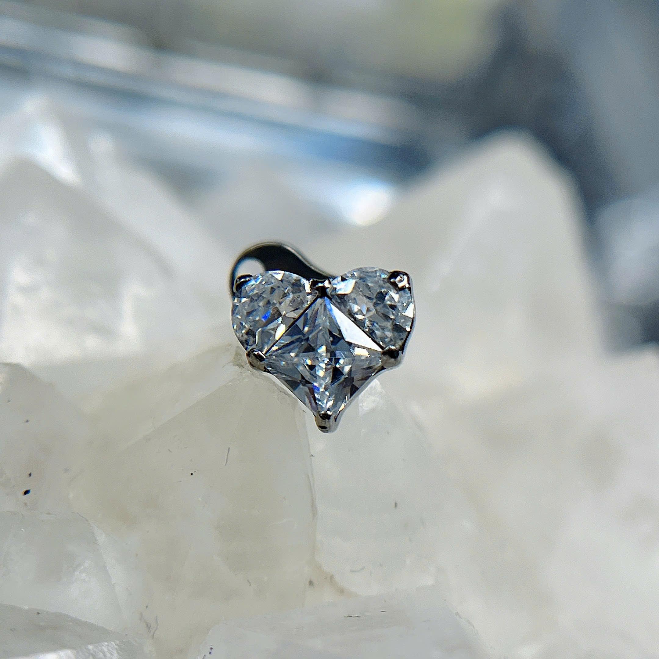 Khuyên cấy titan trái tim_thumbnail_1