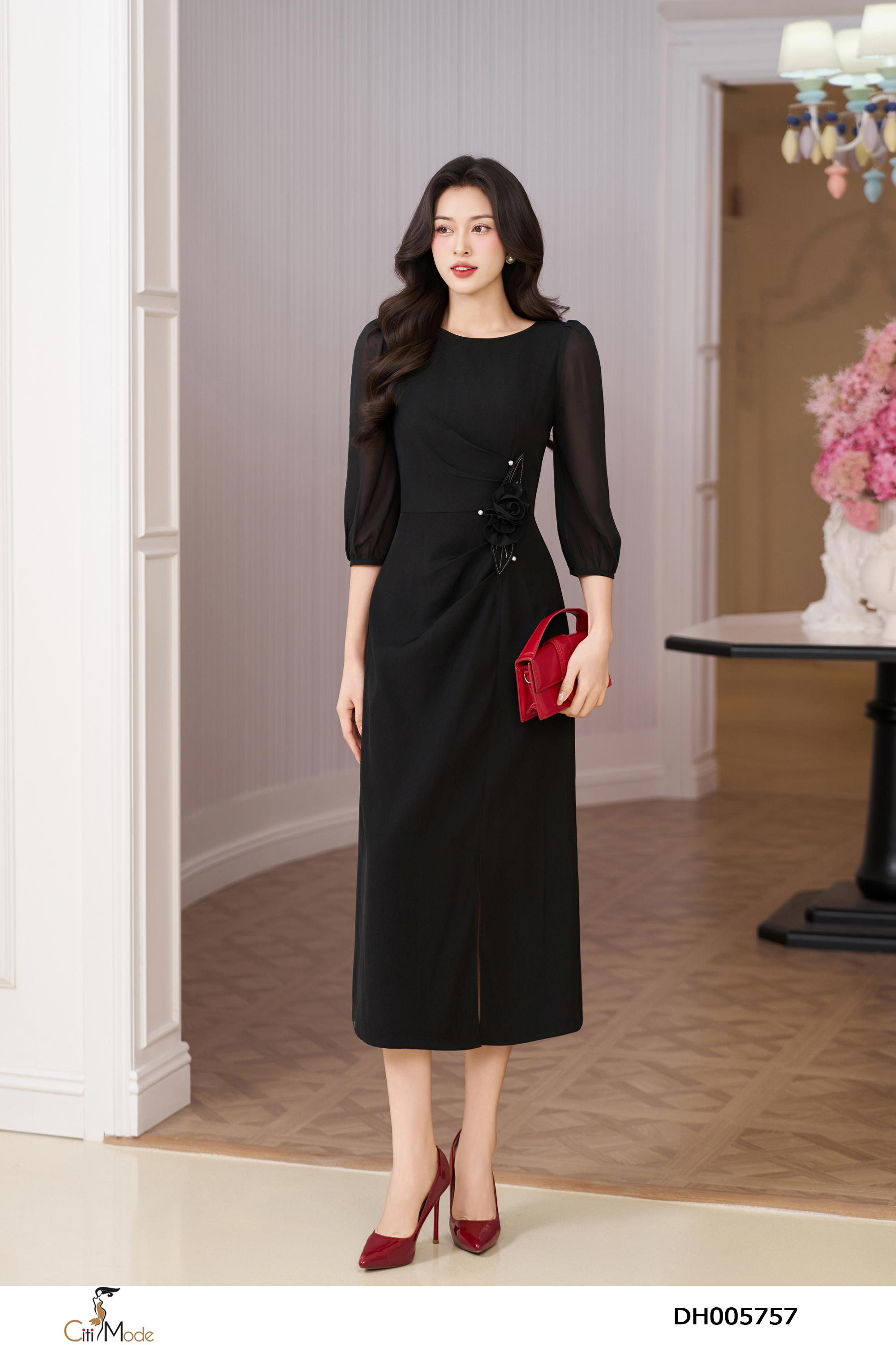 Đầm chân A đen phối tay dài đính hoa eo