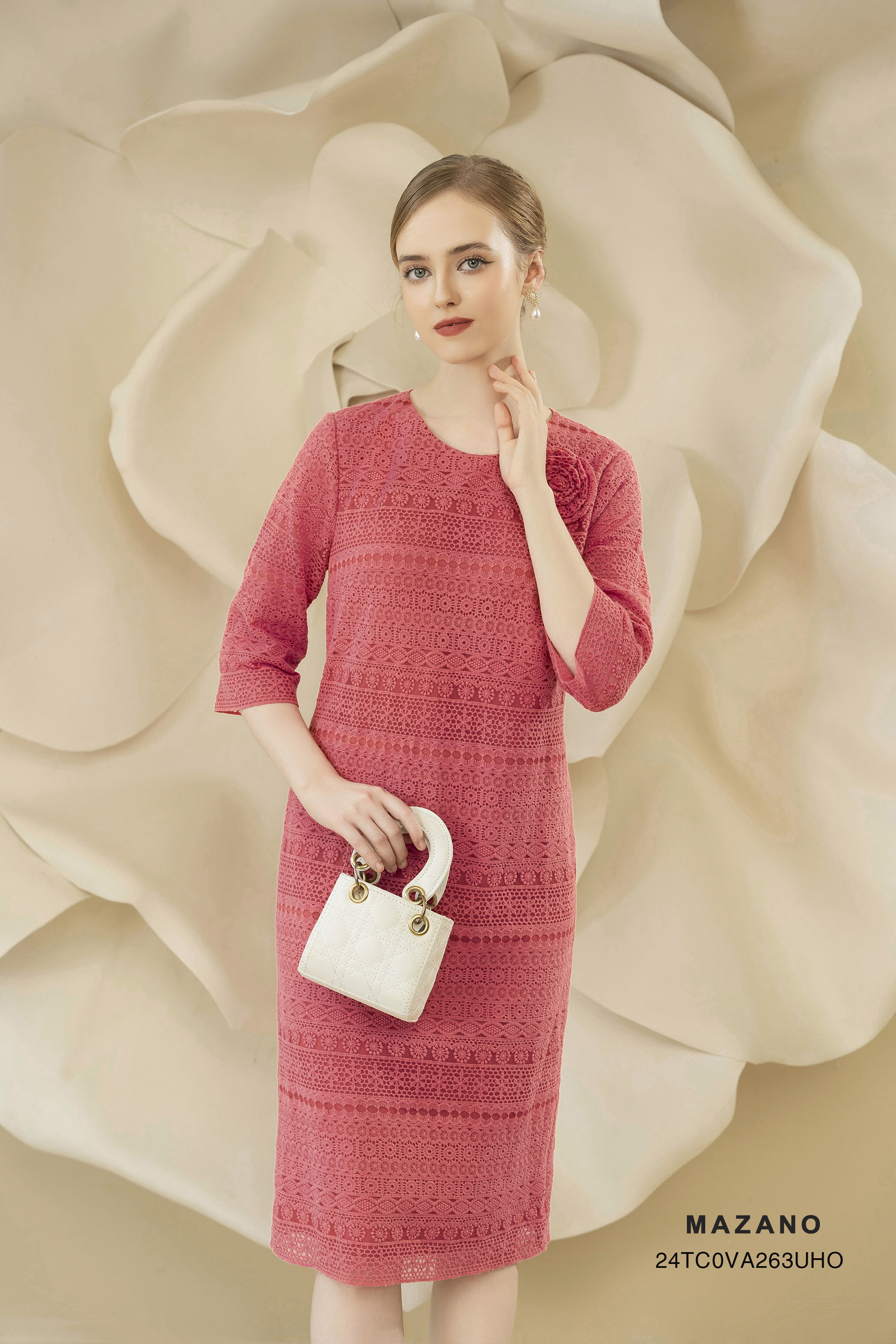 Váy Đầm suông Vải ren Đính hoa cuốn Cổ ovan Tay lỡ Dài qua gối_thumbnail_2