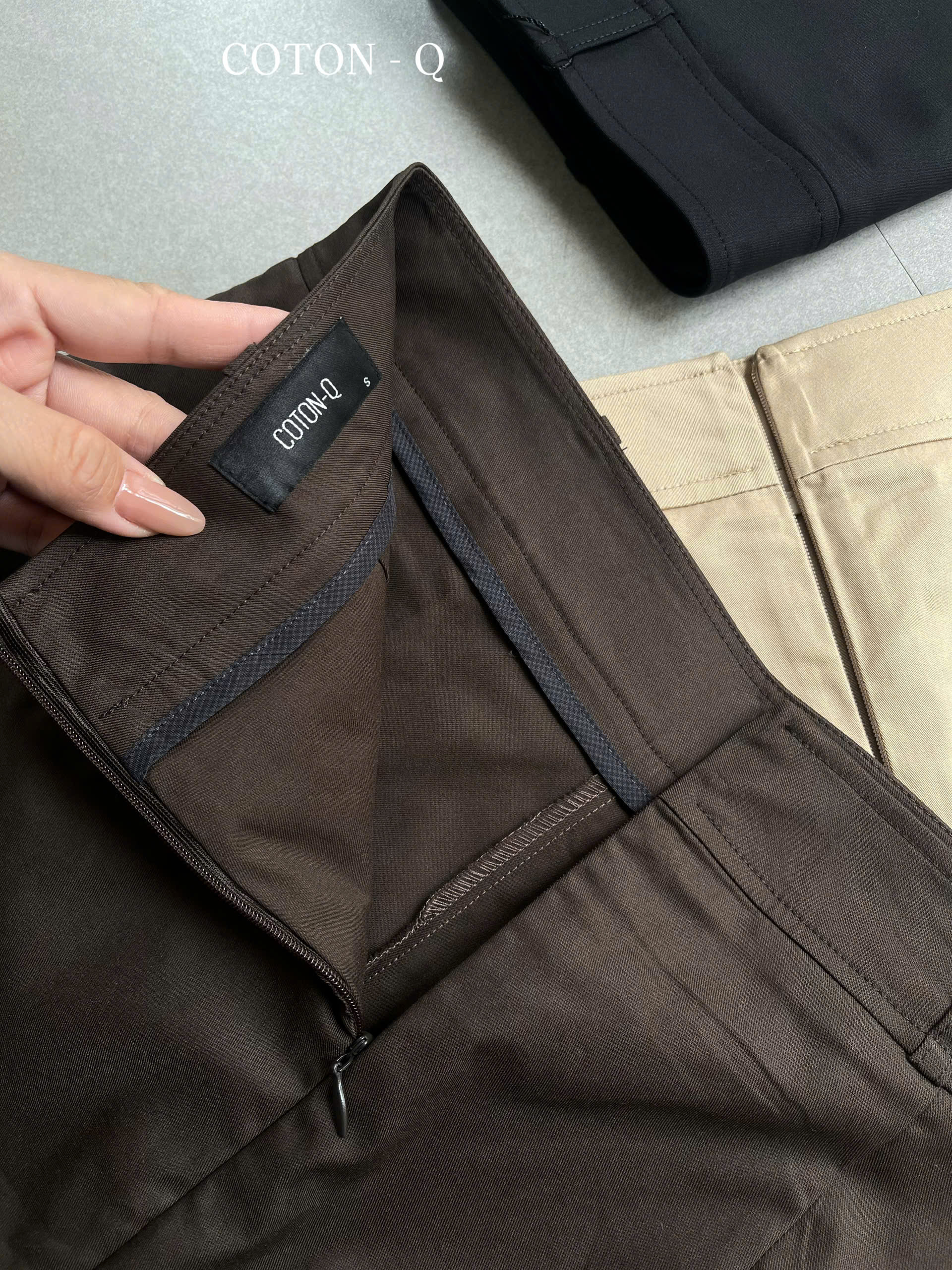 Chân váy ngắn Coton Q có quần trong ( ĐEN )_thumbnail_12