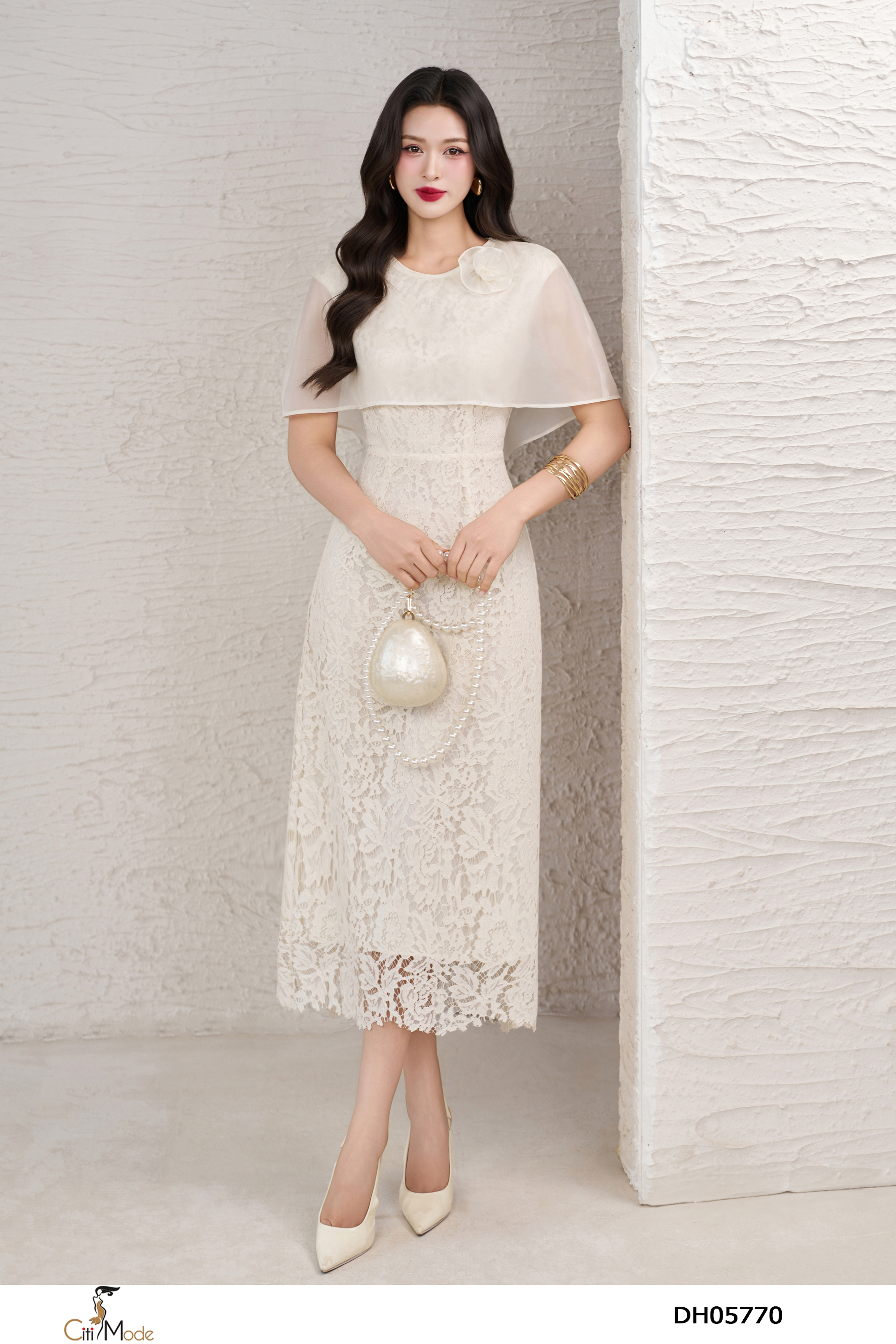 Đầm xòe ren kem cổ tròn phối tà ngoài