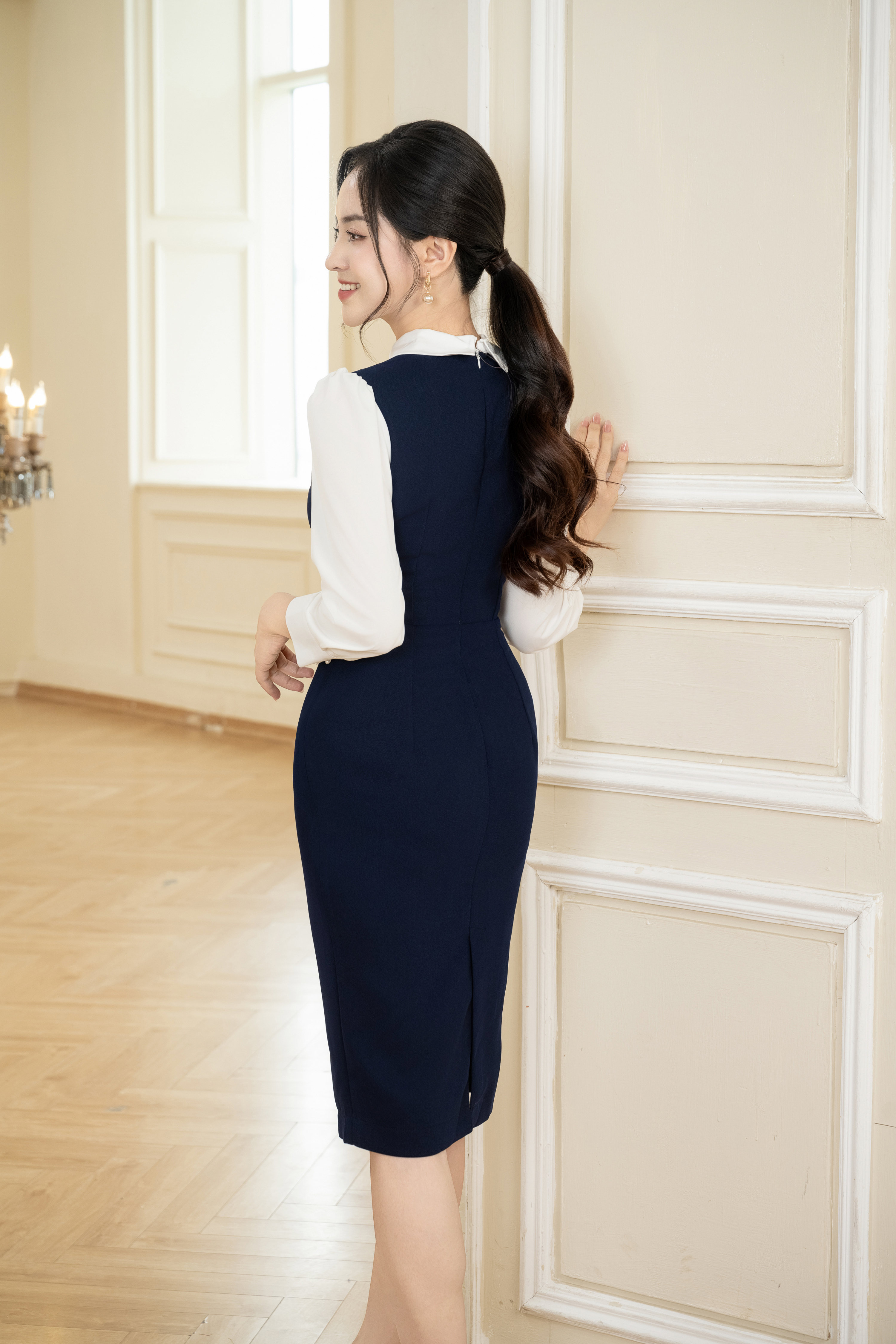 Đầm ôm xanh phối tay dài trắng_thumbnail_1