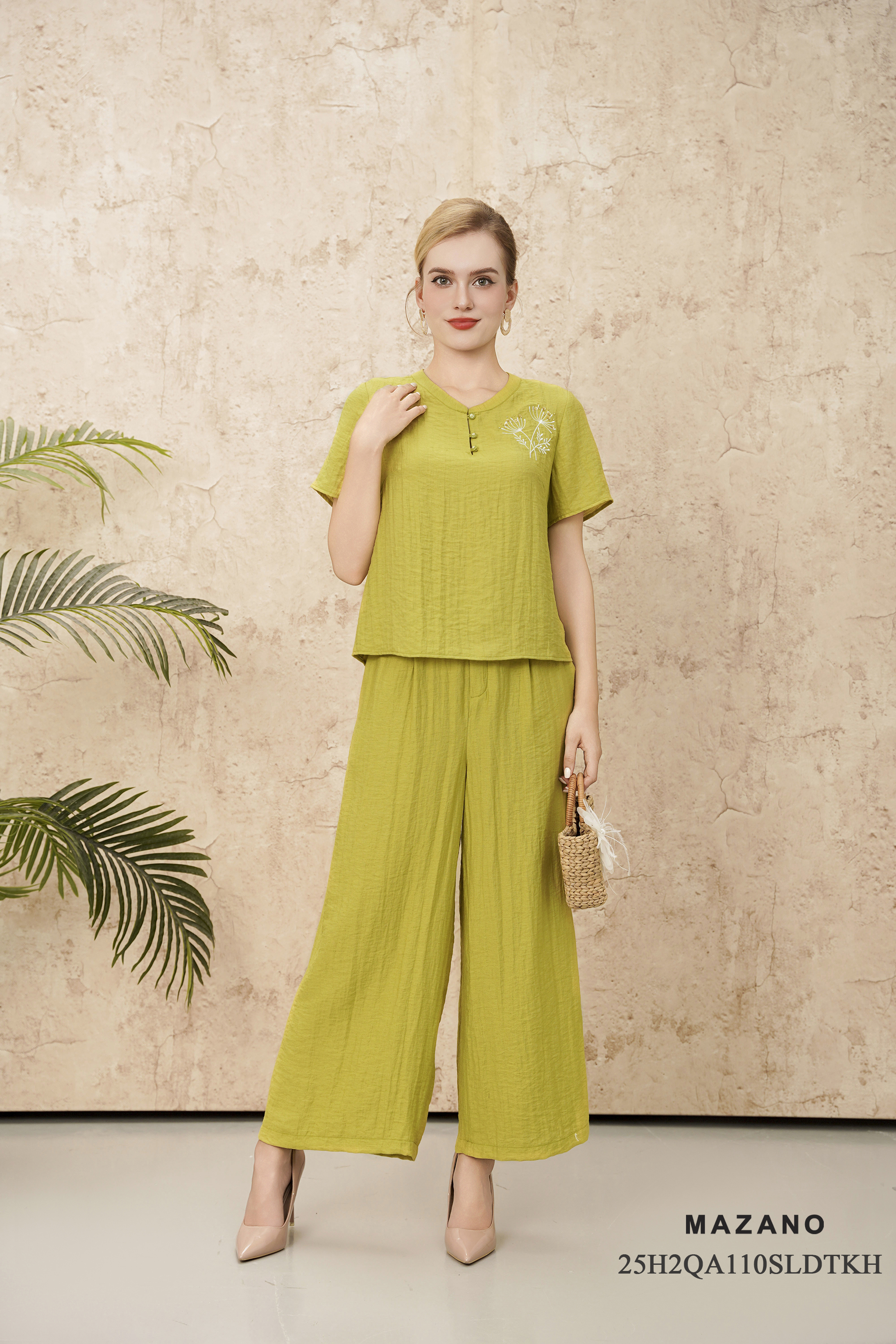 Bộ Quần và Áo suông Vải linen lụa Thêu đính thủ công Cổ tàu cách điệu Tay ngăn Dài quần tới mắt cá chân