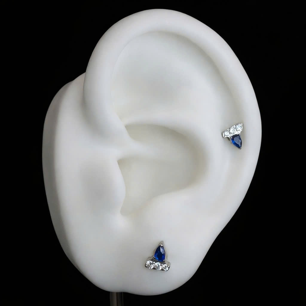 Khuyên kiểu titan đá xanh 3 đá trắng ngang_thumbnail_3