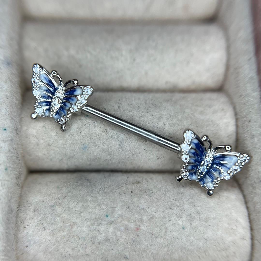 Khuyên ti charm con bướm loang màu.