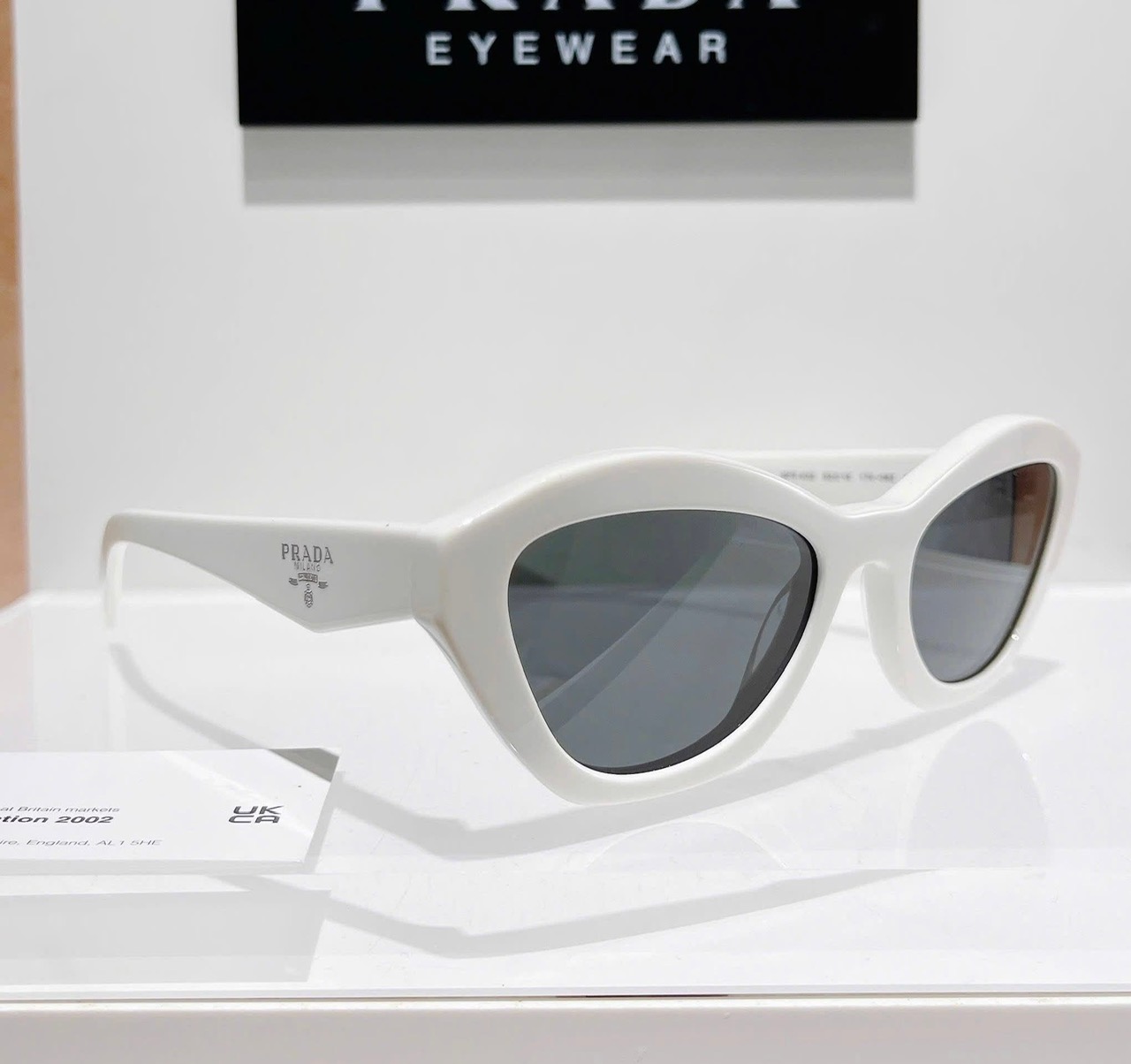 KÍNH HIỆU gọng trắng mắt đen_thumbnail_7