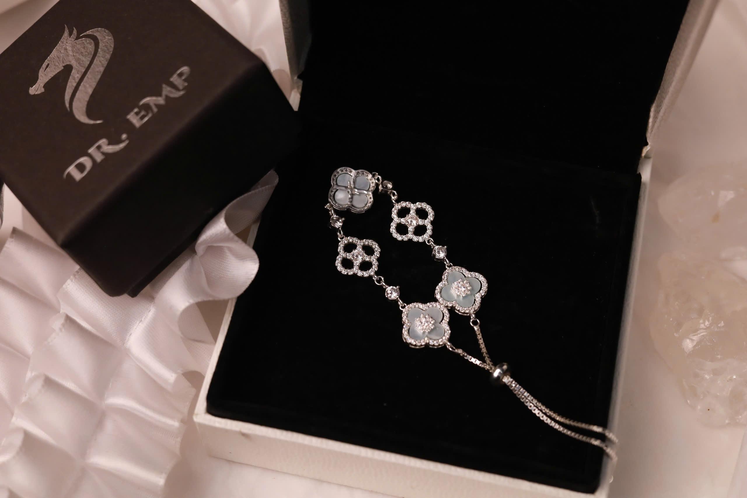 Vòng tay bạc cỏ 4 lá dây rút xi bạch kim xà cừ xanh lá