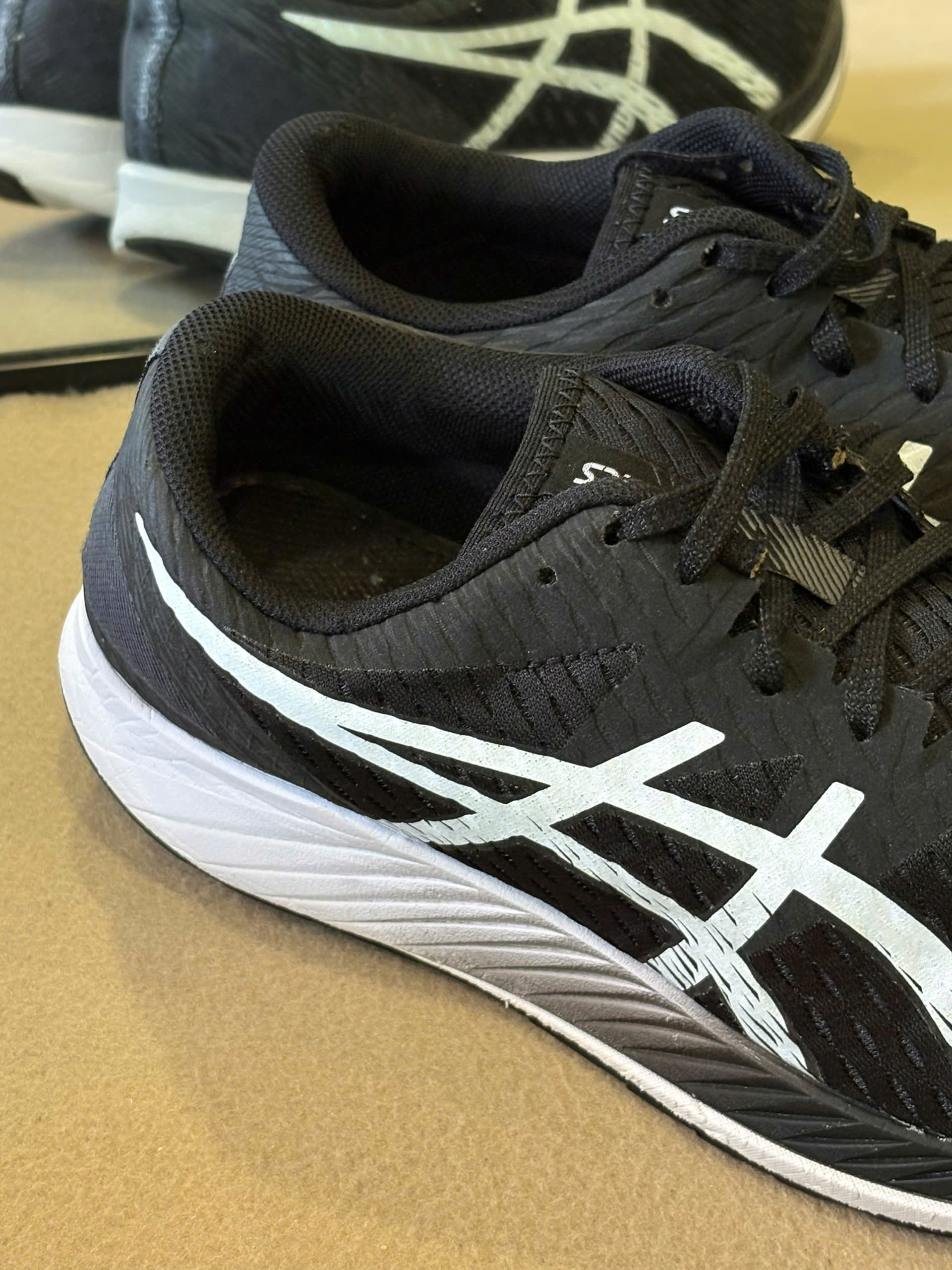 ASICS HYPER SPEED Racing Shoes 1011B394-001 - Black/White_thumbnail_3