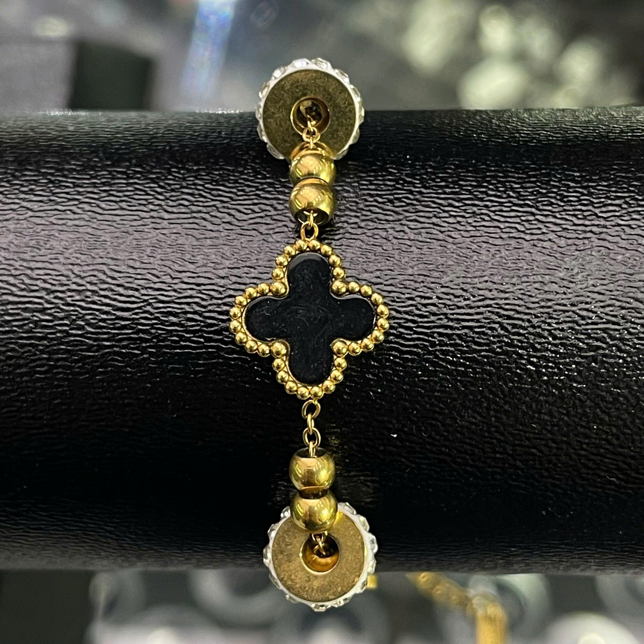 Vòng tay van cleef đá đen xen kẽ vòng kim cương màu vàng 