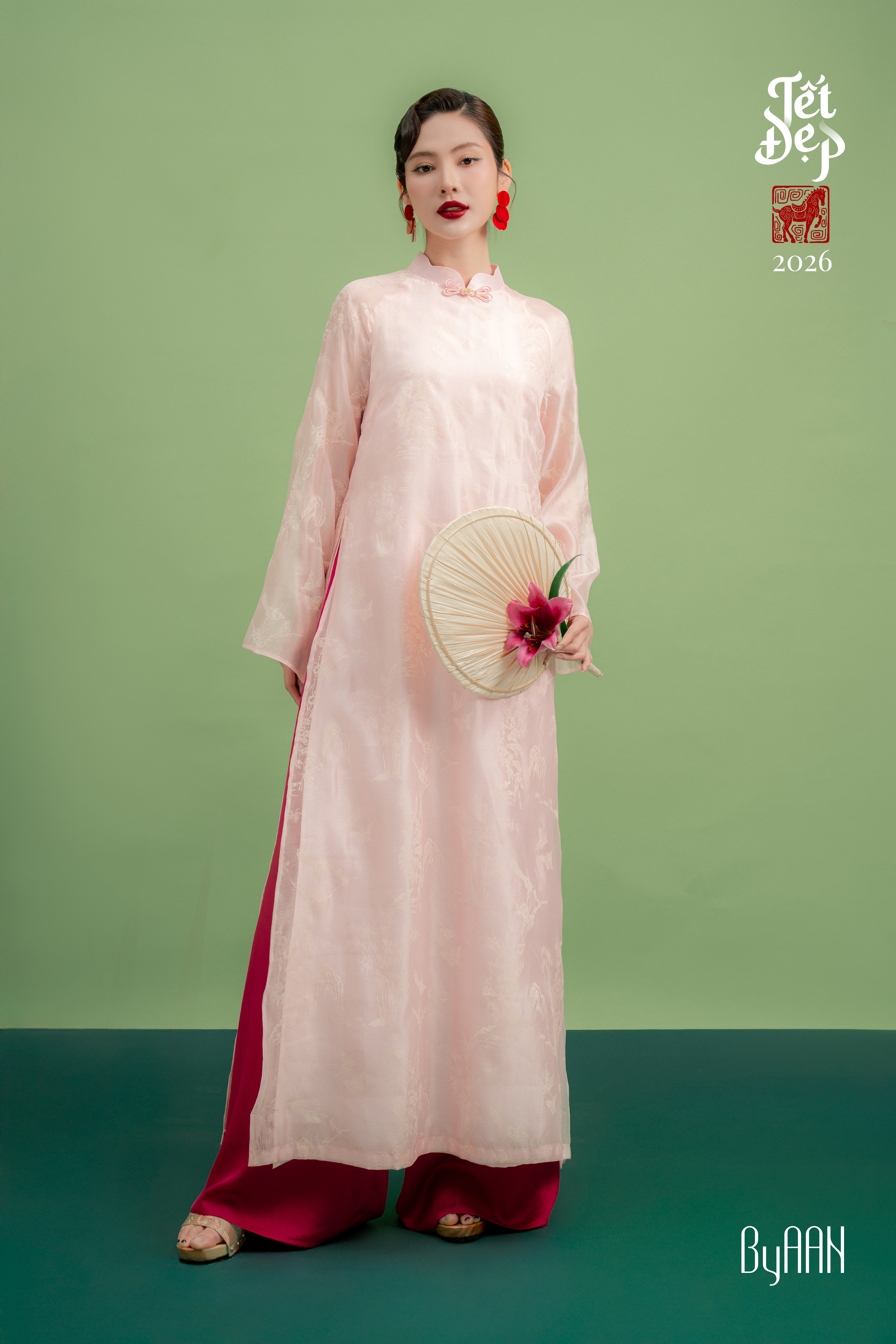 Áo dài 4 tà tơ hoa chìm phối cổ khuy tàu_thumbnail_0