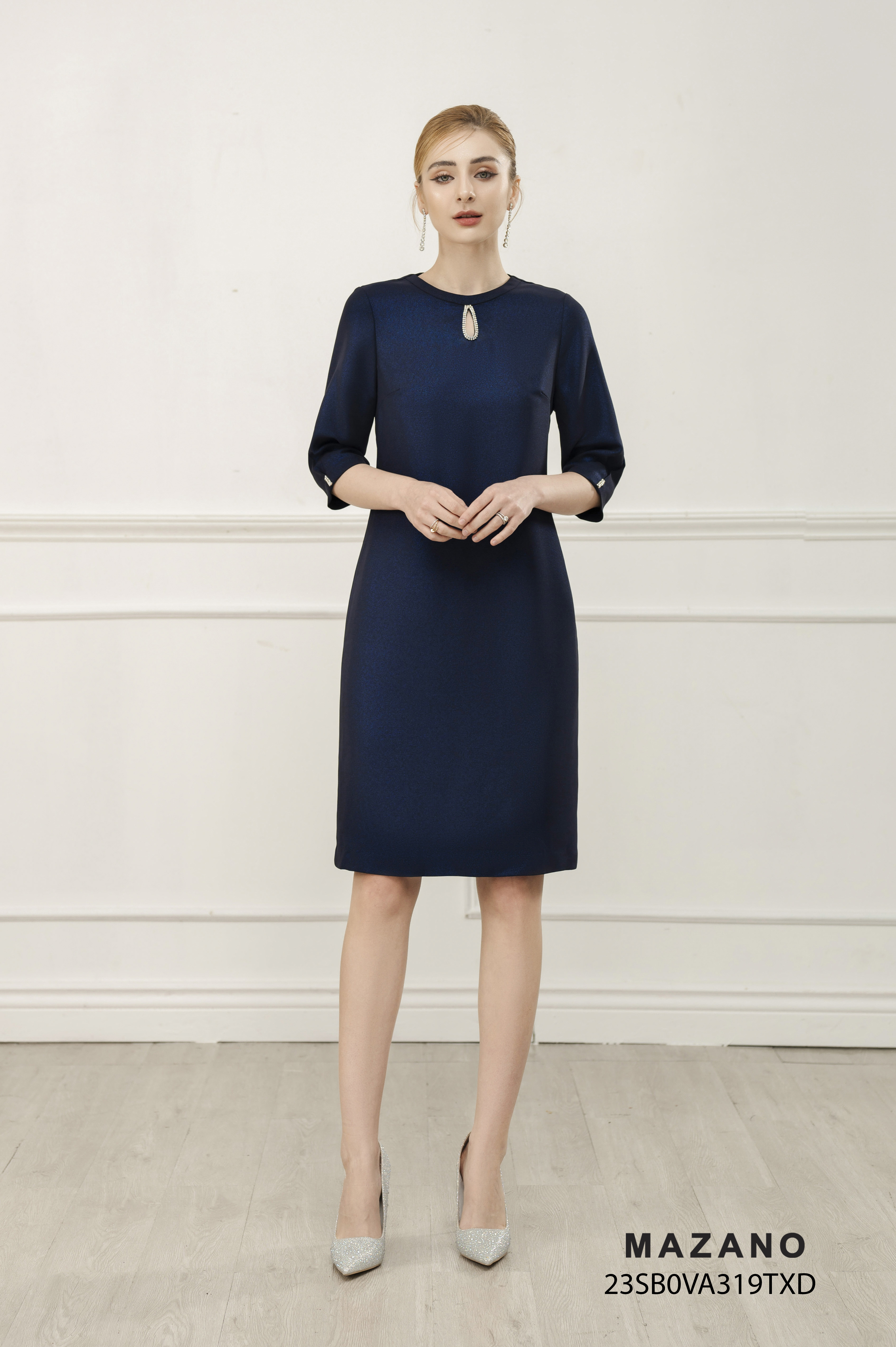 Váy Đầm suông Vải thô Đính đá Cổ tròn Tay lỡ Dài qua gối_thumbnail_0