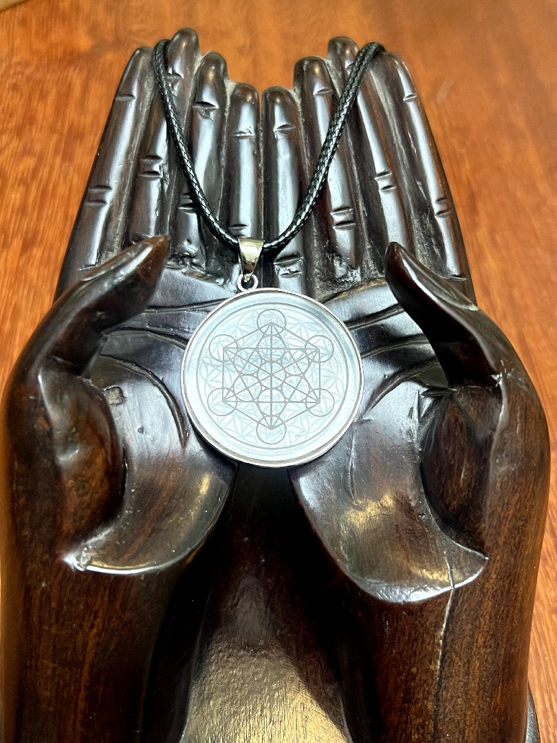 Mặt vòng đá thạch anh Himalaya hình Bông Hoa Sự Sống (Flower of Life Himalaya Crystal)_thumbnail_2