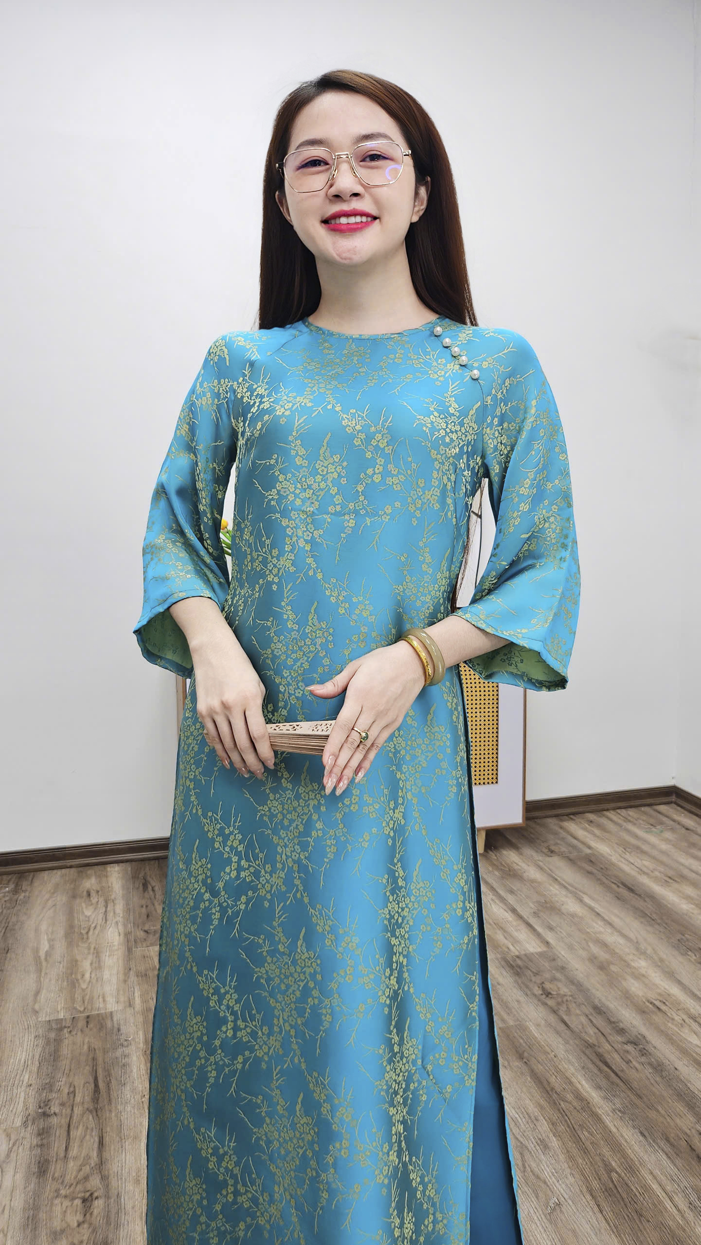 CT290 áo dài cách tân tơ tằm hoa đào xanh ngọc ánh vàng