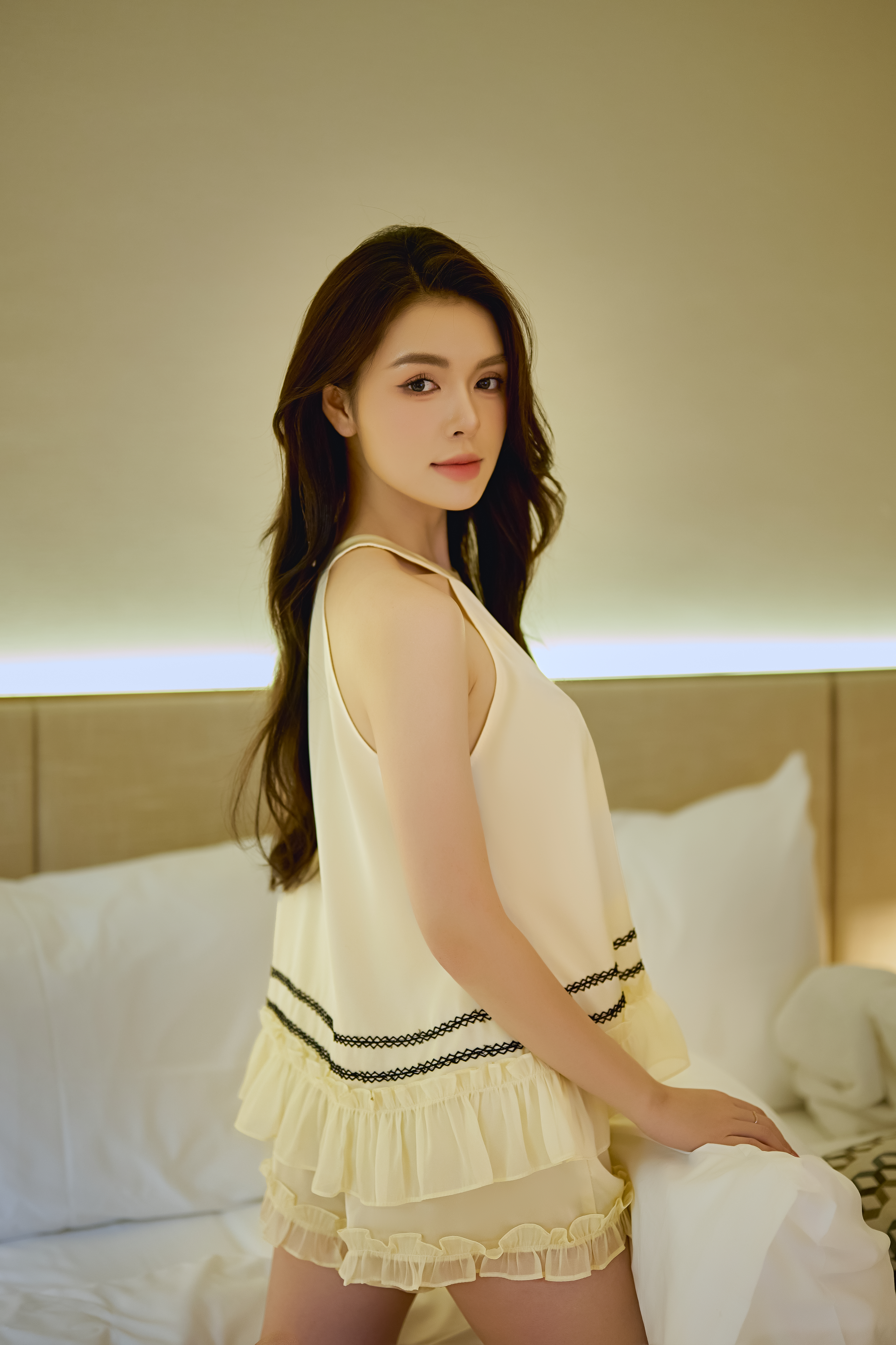 Bộ lụa áo yếm, quần cộc BN621_thumbnail_8