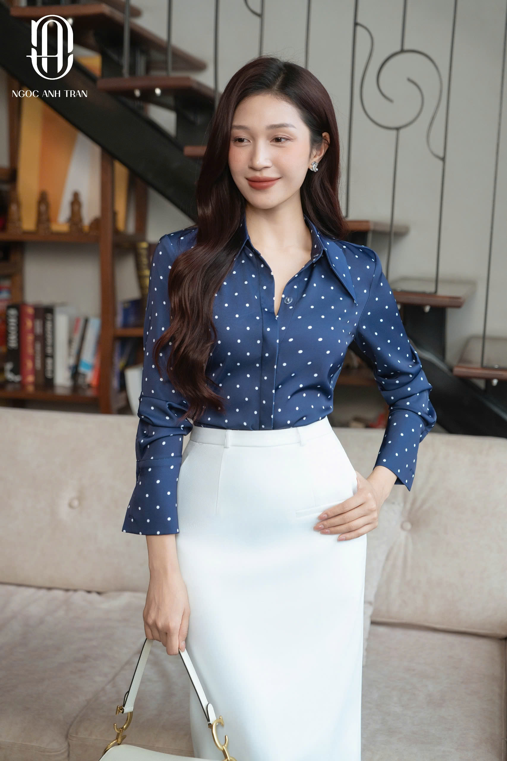 A262 - Sơ mi lụa cổ đức chiết eo navy