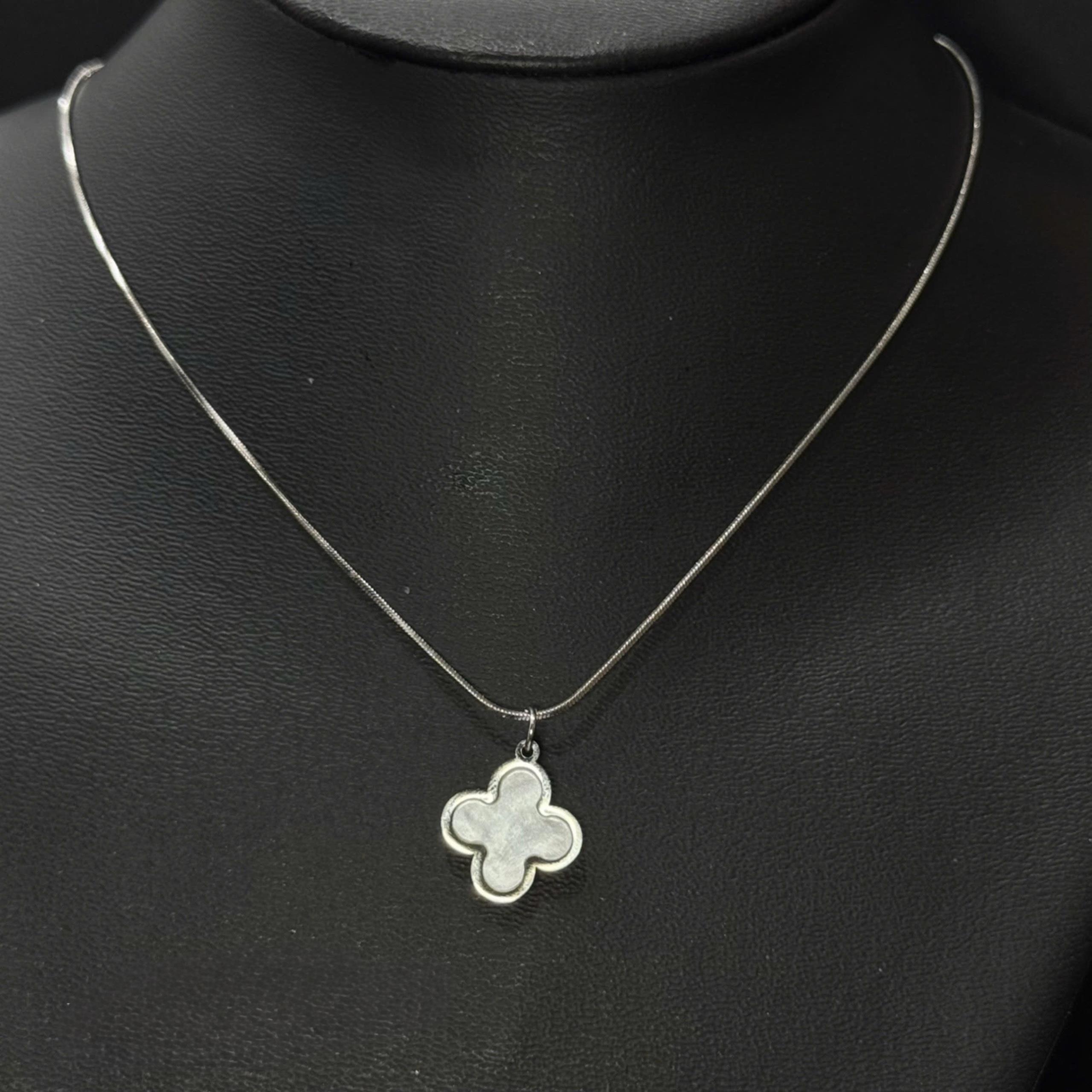 vòng cổ titan van cleef trắng xà cừ _thumbnail_3