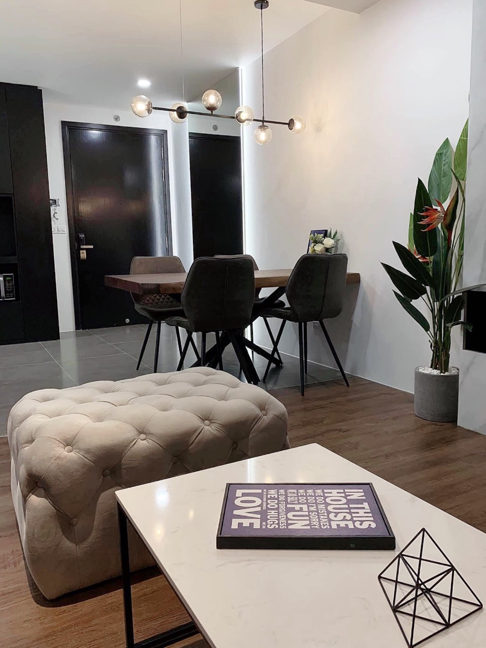 Bán căn hộ 3 phòng ngủ Feliz En Vista - giá tốt - đã có sổ hồng