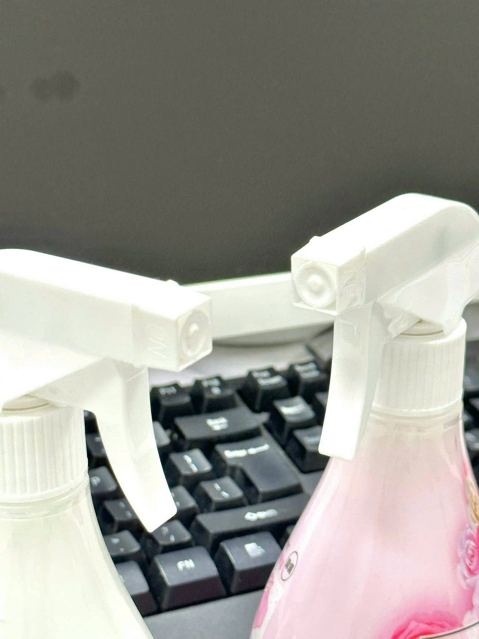 CHAI XỊT THƠM VÀ KHỬ MÙI QUẦN ÁO KYOWA 300ML_thumbnail_2