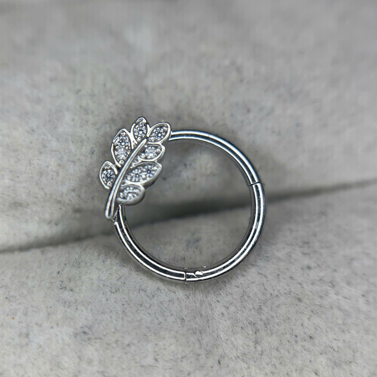 Daith kiểu cánh lá đính kim cương size 10._thumbnail_2