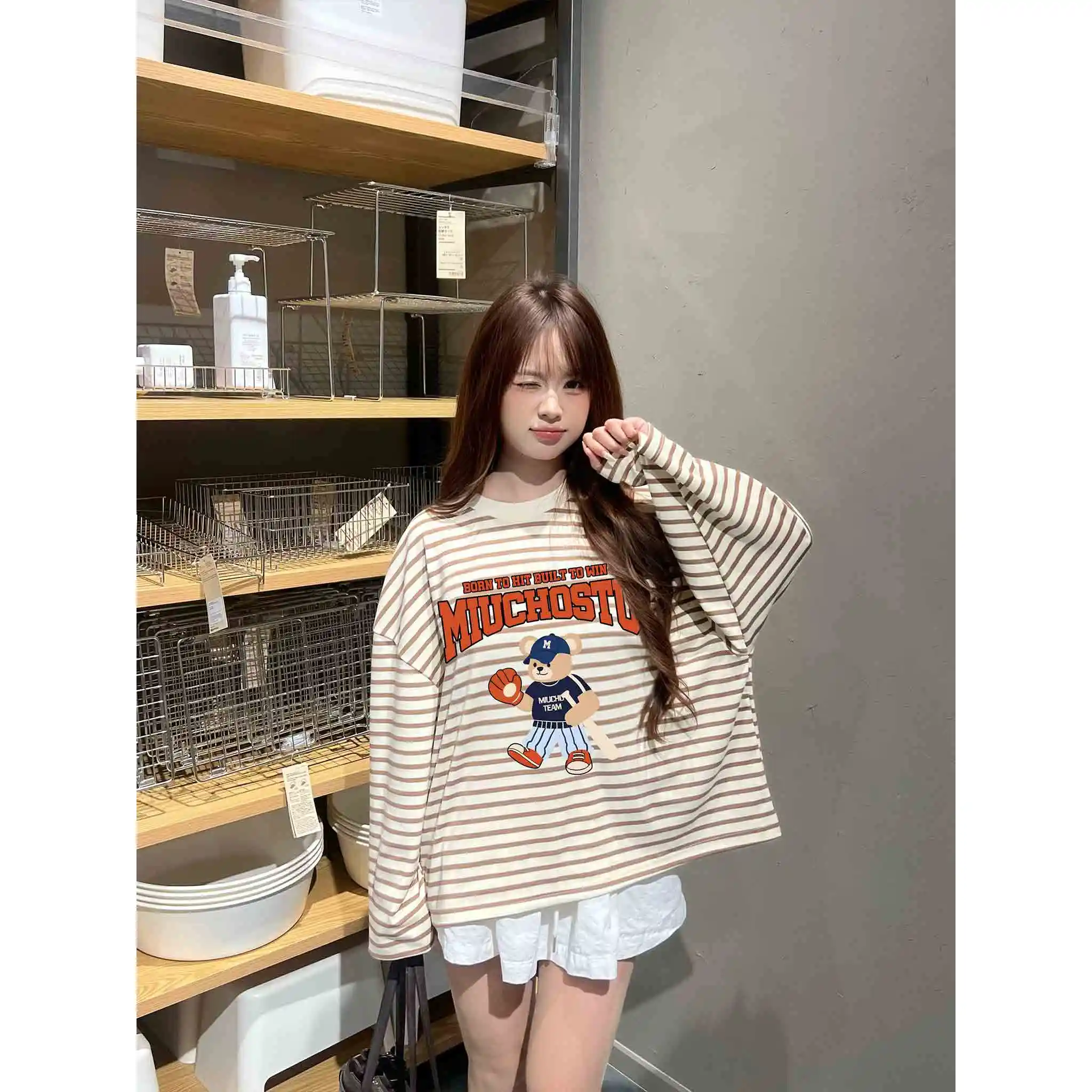 Áo thun boxy tay dài Miucho vải borip mềm mại thoáng mát hình gấu bóng chày in mix 2848_thumbnail_3