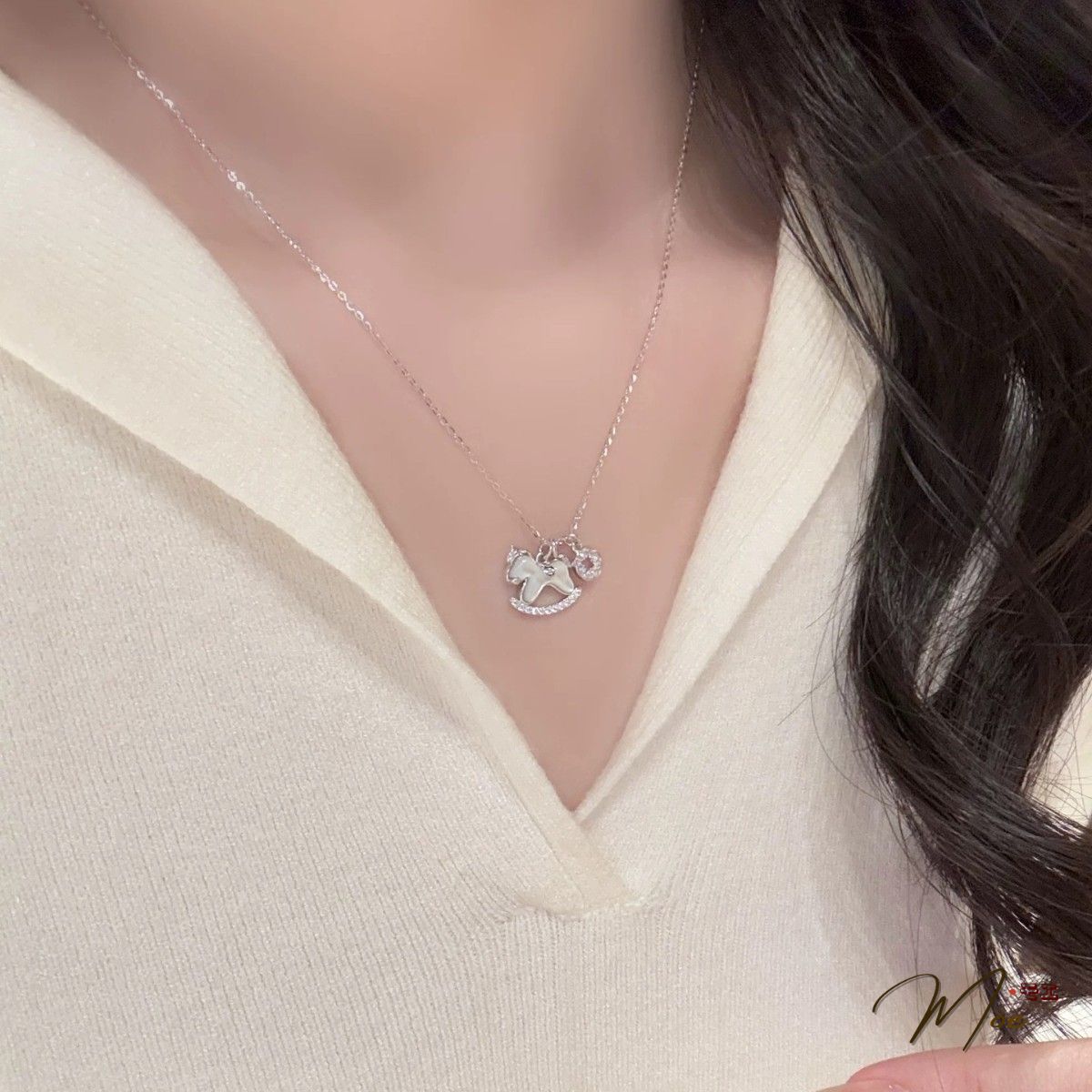 D284 - Dây chuyền ngựa gỗ pha lê may mắn_thumbnail_3