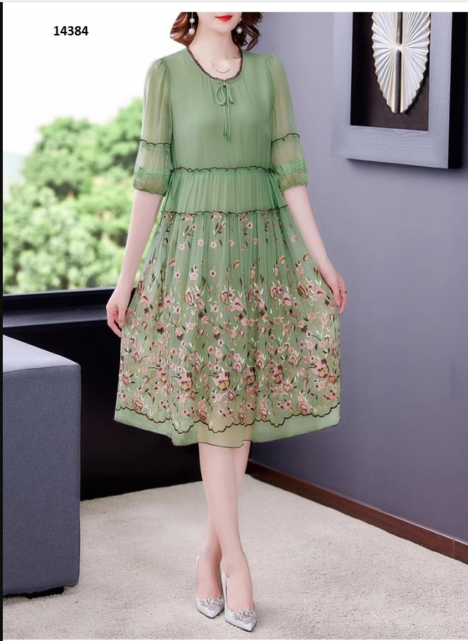 14384-Đầm voan xòe thêu hoa nhí dưới vạt váy _thumbnail_1