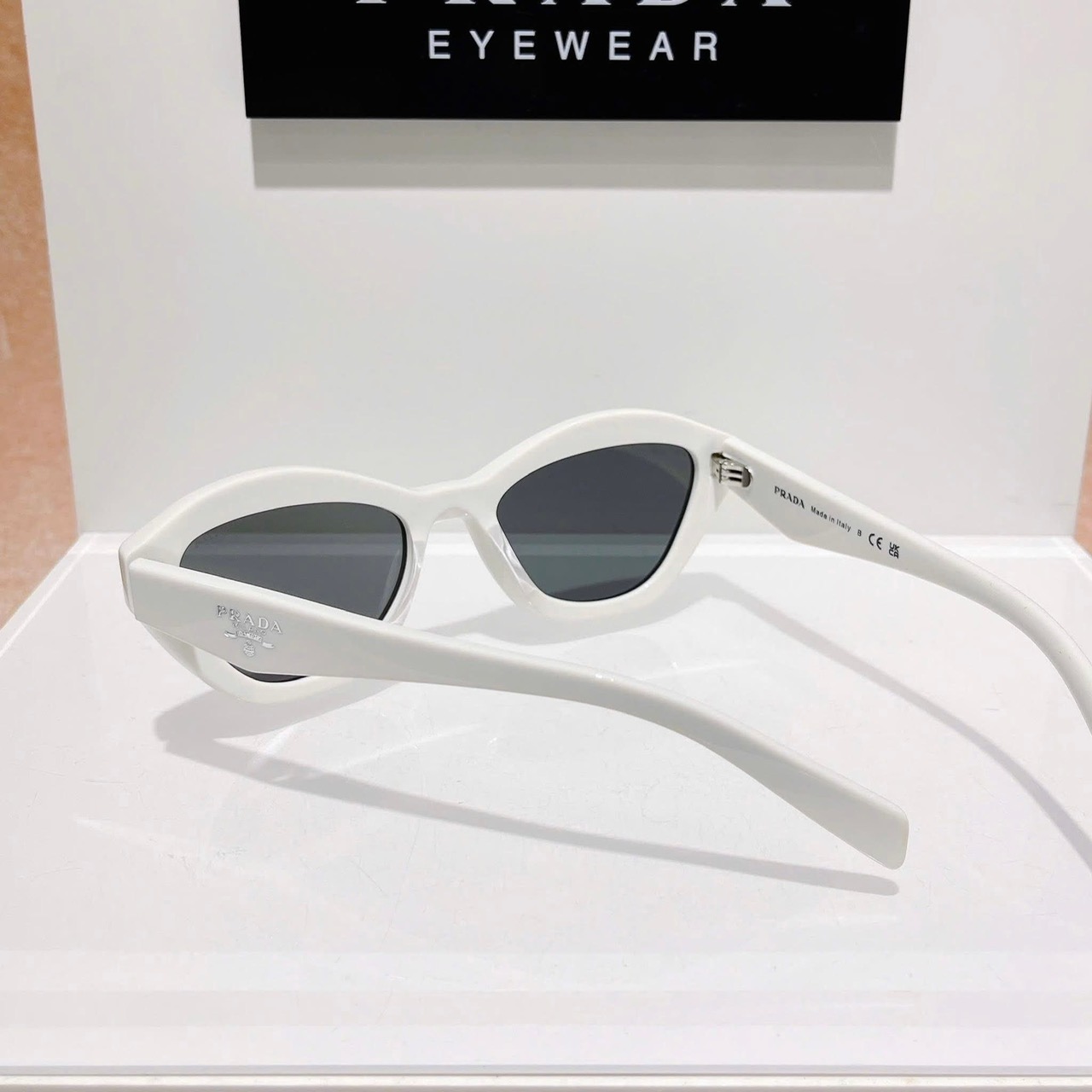 KÍNH HIỆU gọng trắng mắt đen_thumbnail_3