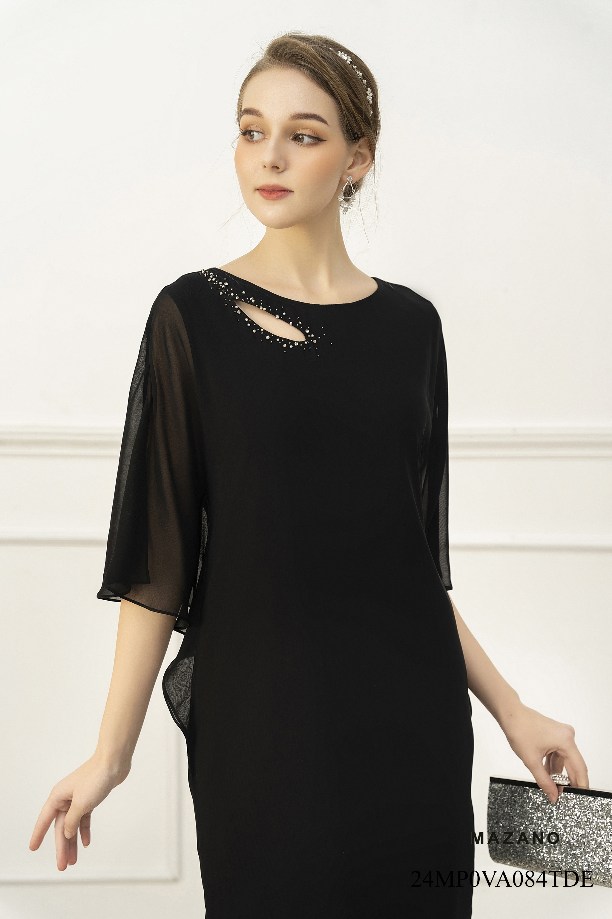 Đầm suông tay cánh dơi cổ cut out đính trang trí_thumbnail_3