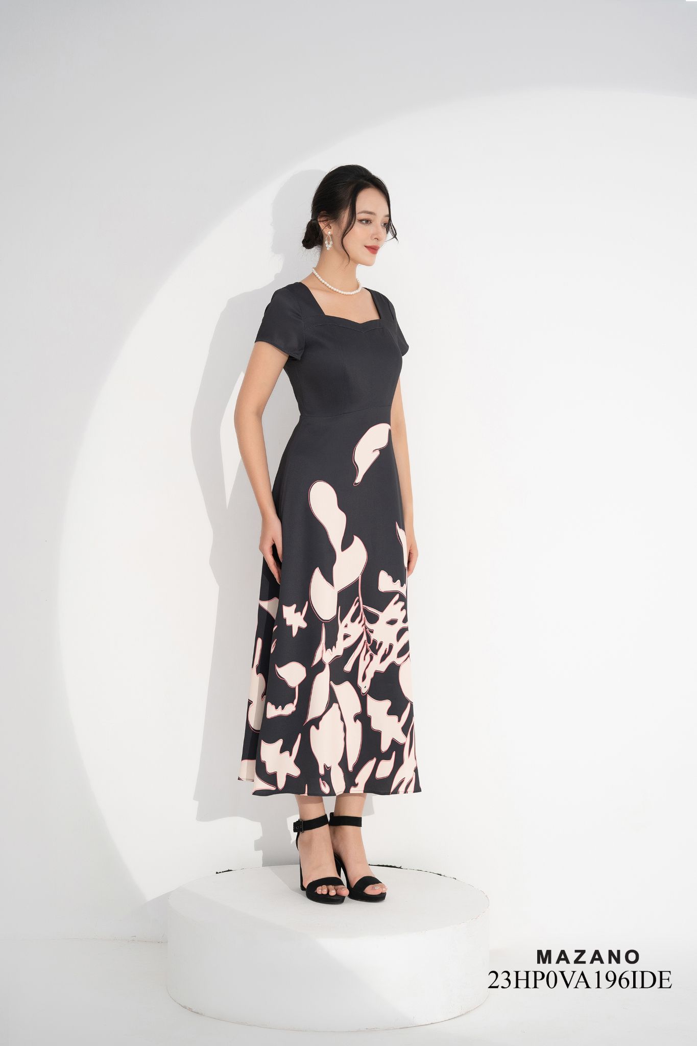 Đầm Lụa Đen Hoạ Tiết Cách Điệu 23HP0VA196IDE
