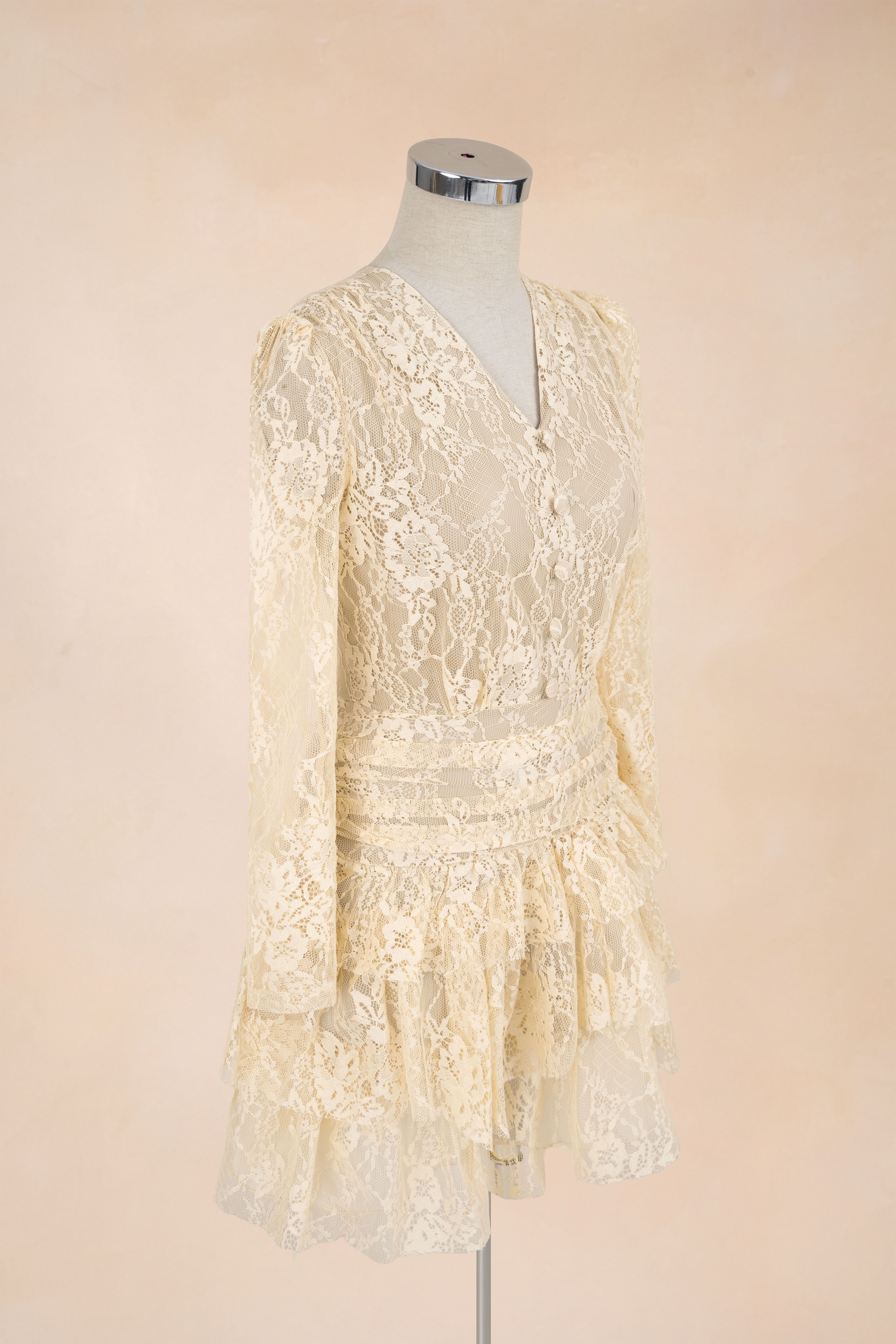 Đầm Xoè Tầng Cổ V Cúc Bọc