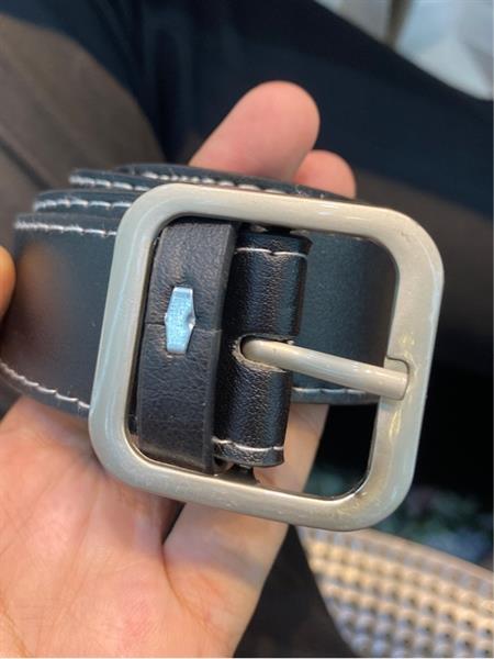 Thắt lưng kiểu ô vuông đơn giản.