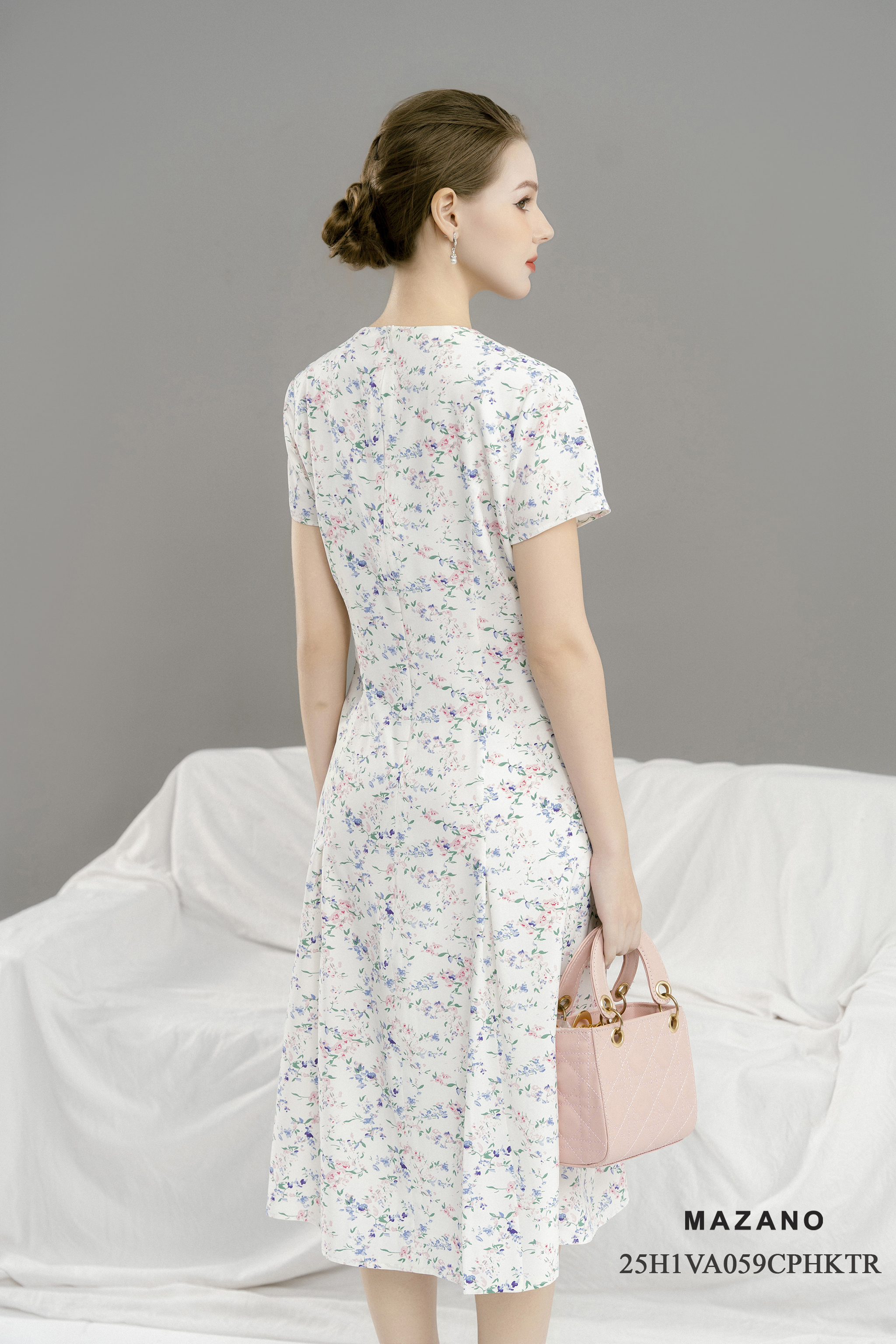 Váy Đầm thân suông nhẹ vừa chân rủ nhẹ Vải thô mỏng Họa tiết hoa nhí Cổ V Tay ngắn Dài váy ngang bắp_thumbnail_5