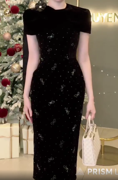 Đầm Bút Chì Trùm Vai Chấm Đá_thumbnail_4