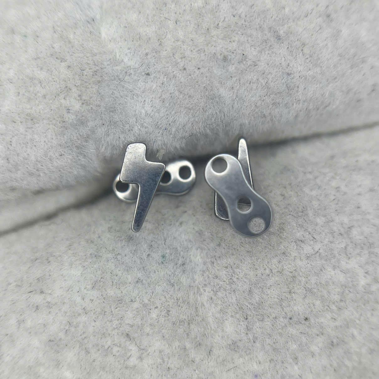 Khuyên cấy titan hình sấm._thumbnail_2