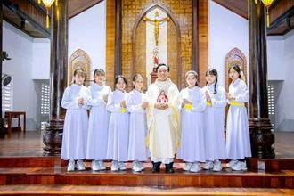 Áo giúp lễ trắng có cổ - Phẩm phục Công Giáo