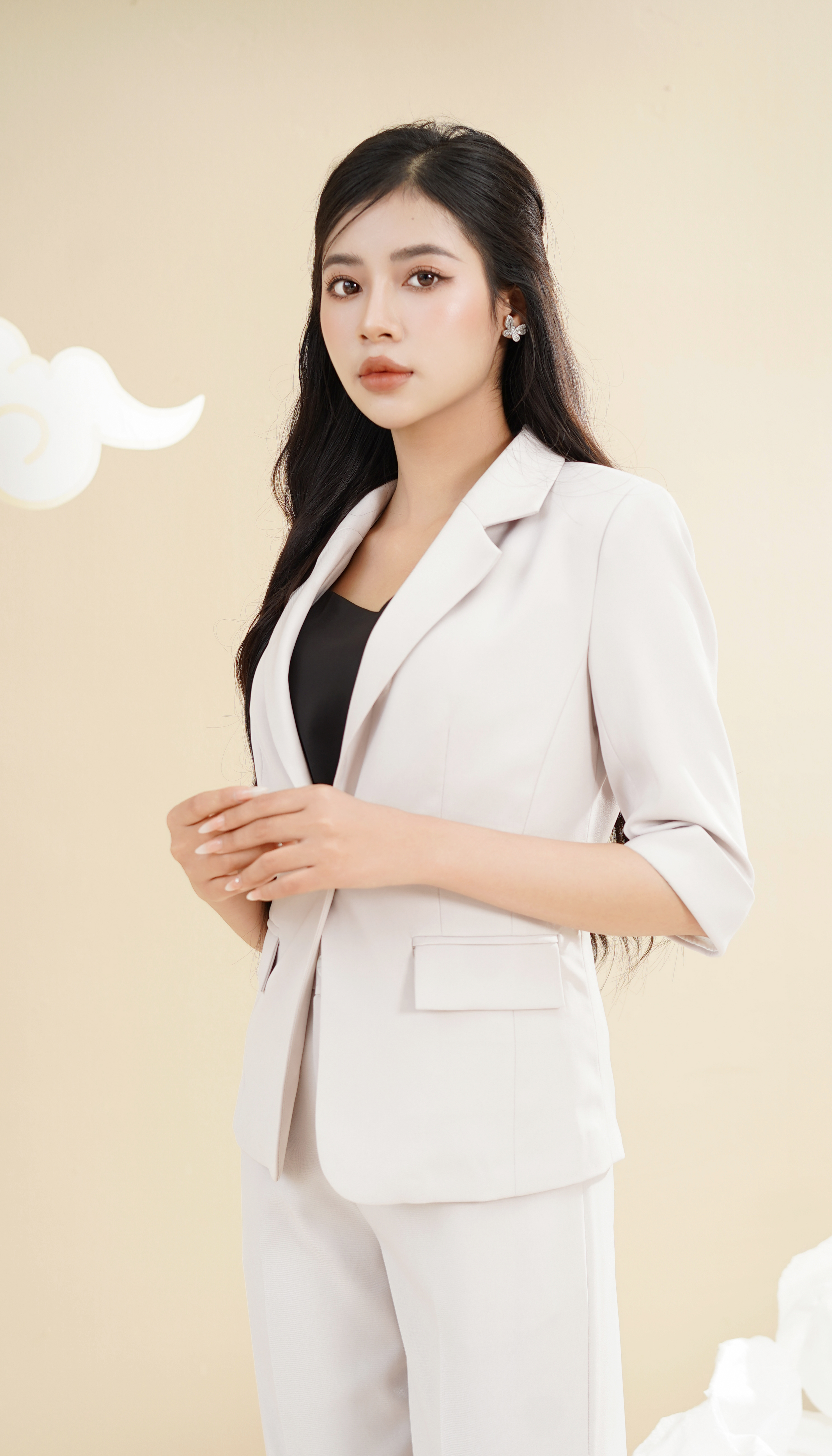 Áo vest VM24-163 chất vải trượt nhật dày dặn, bên trong có lót lụa mịn, không nóng bí, nhăn nhàu