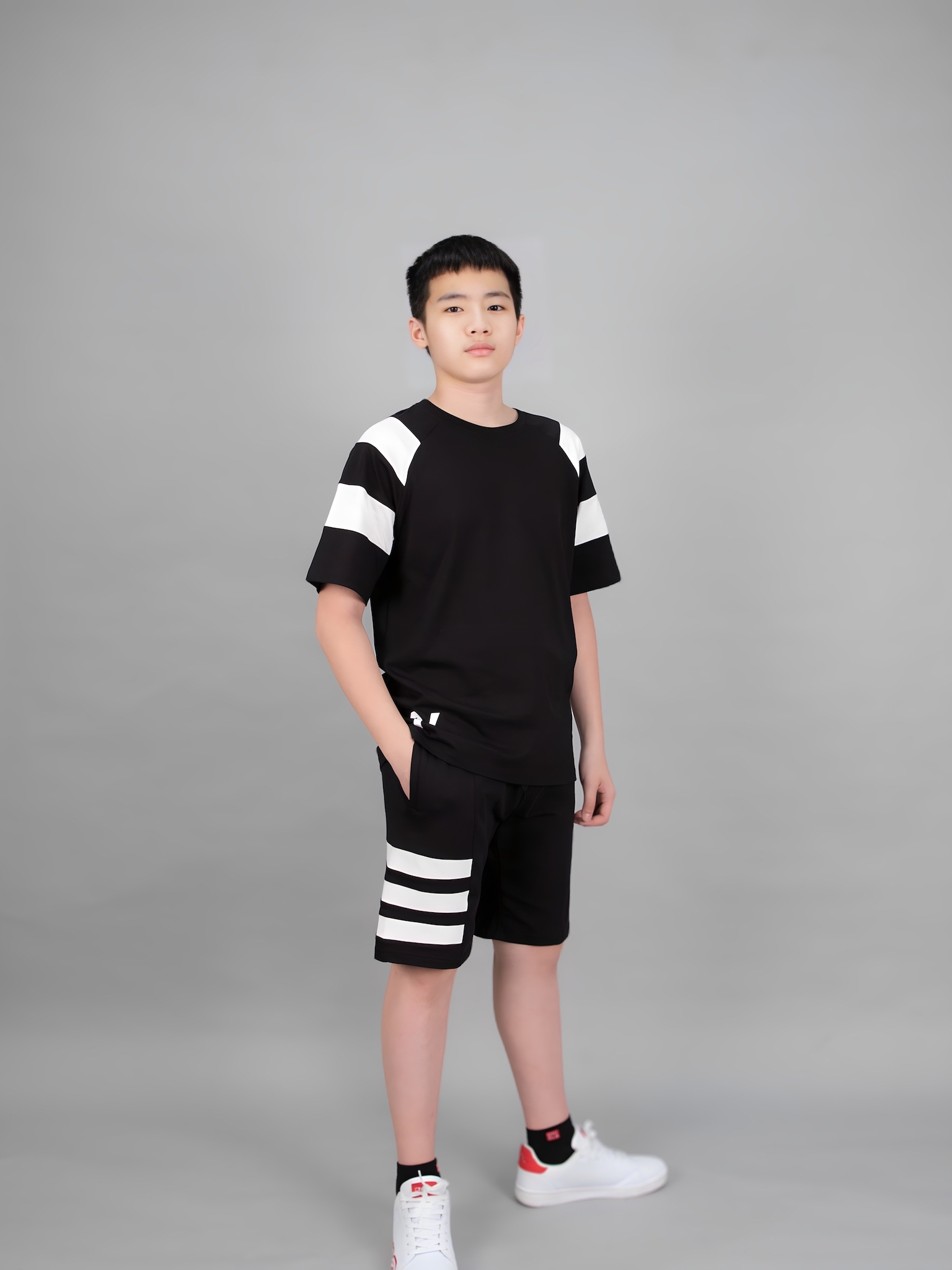 Áo phông đen phối trắng tay in 1'_thumbnail_2