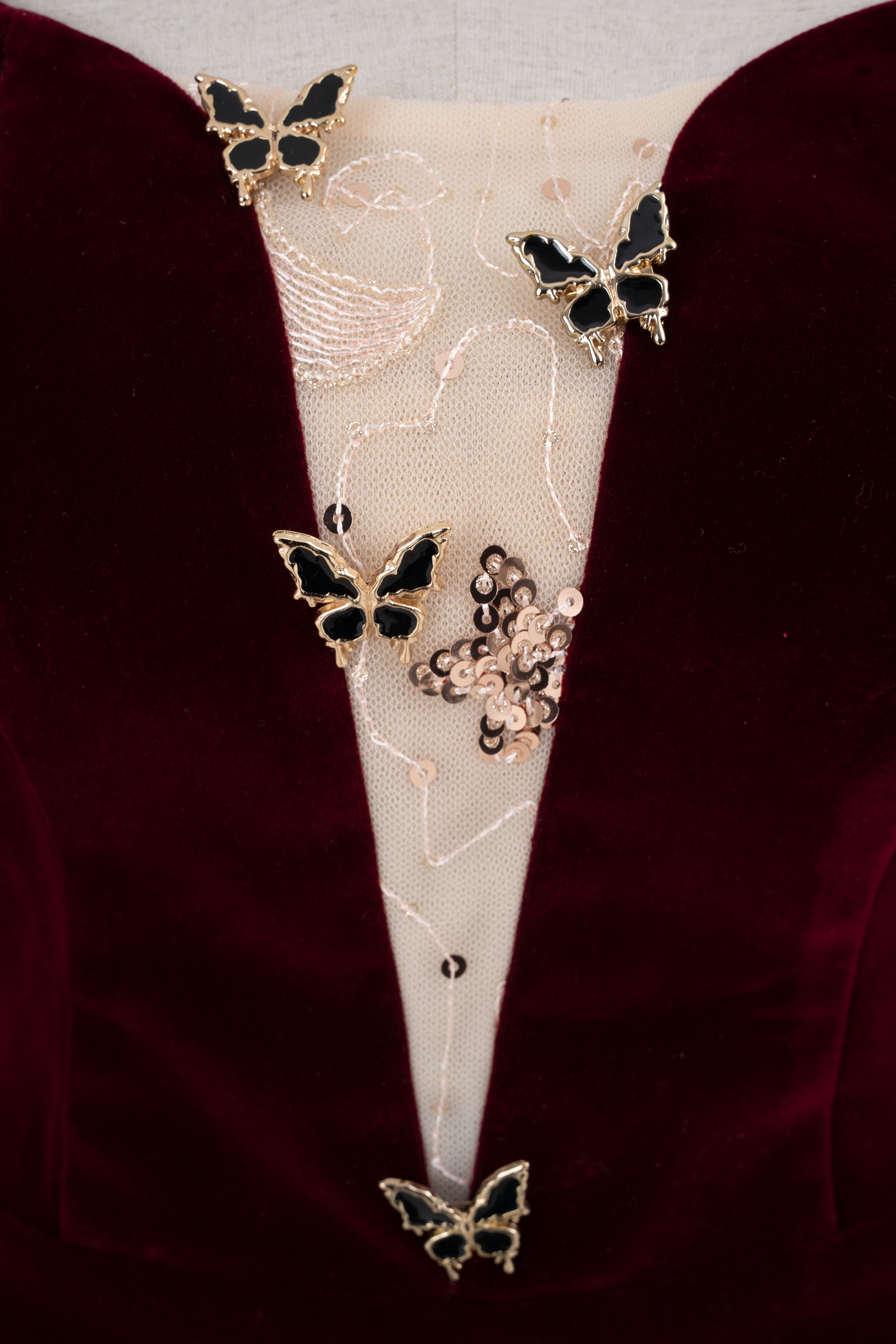 Đầm Bút Chì Trễ Vai Tag Bướm_thumbnail_2