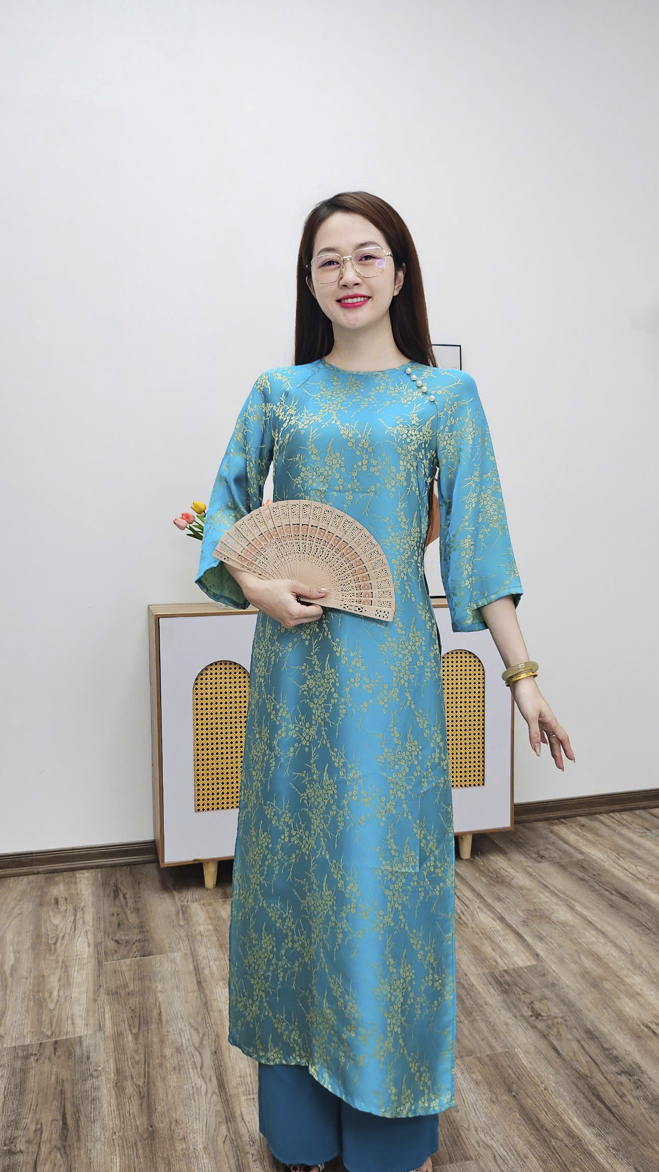 CT290 áo dài cách tân tơ tằm hoa đào xanh ngọc ánh vàng