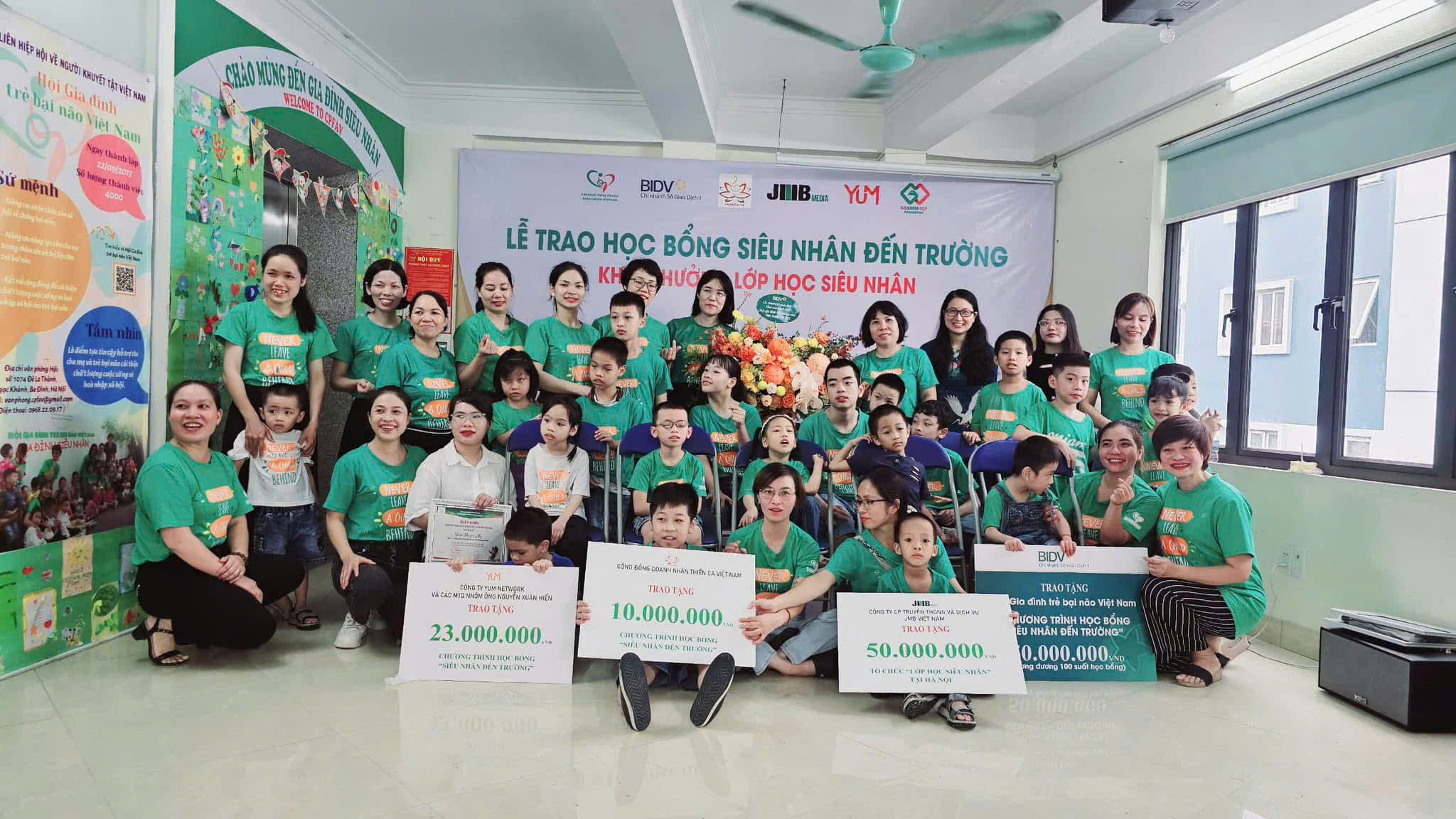 LỄ TRAO HỌC BỔNG SIÊU NHÂN ĐẾN TRƯỜNG - KHEN THƯỞNG LỚP HỌC SIÊU NHÂN