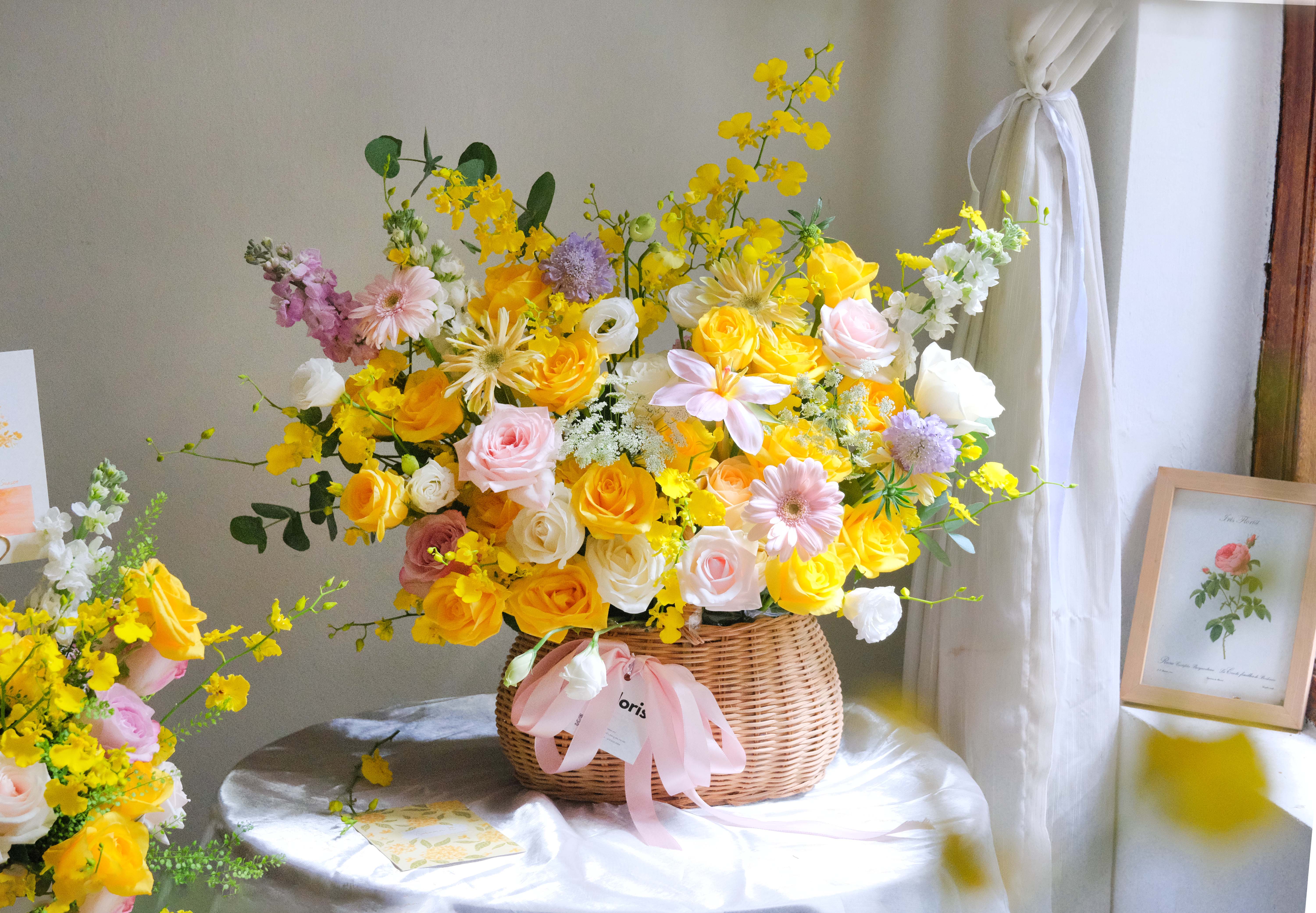 Golden Bloom Basket - Giỏ hoa hồng vàng