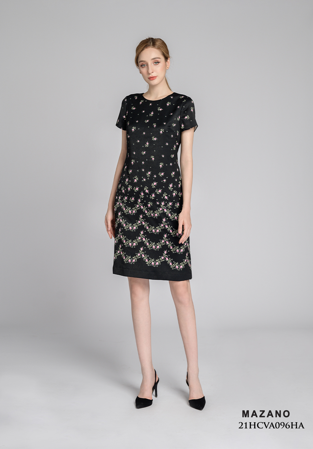 Váy suông nền đen cổ tròn họa tiết hoa_thumbnail_0