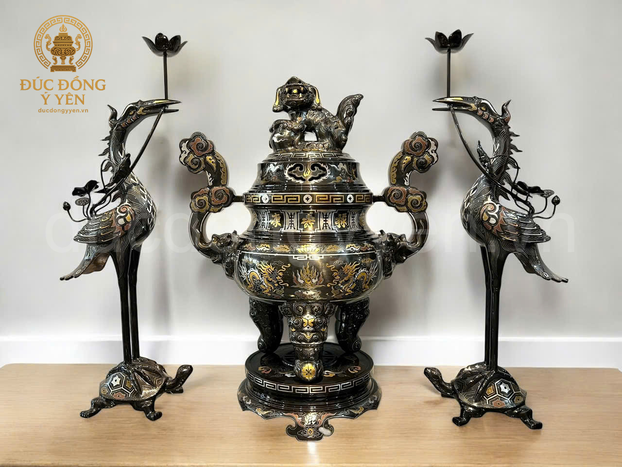 Bộ đỉnh thờ tam sự khảm ngũ sắc rồng chầu mặt nghuyệt