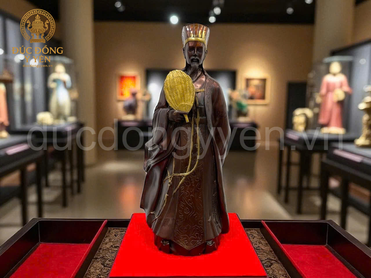 Tượng khổng minh gia cát lượng cầm quạt đúc đồng vàng 