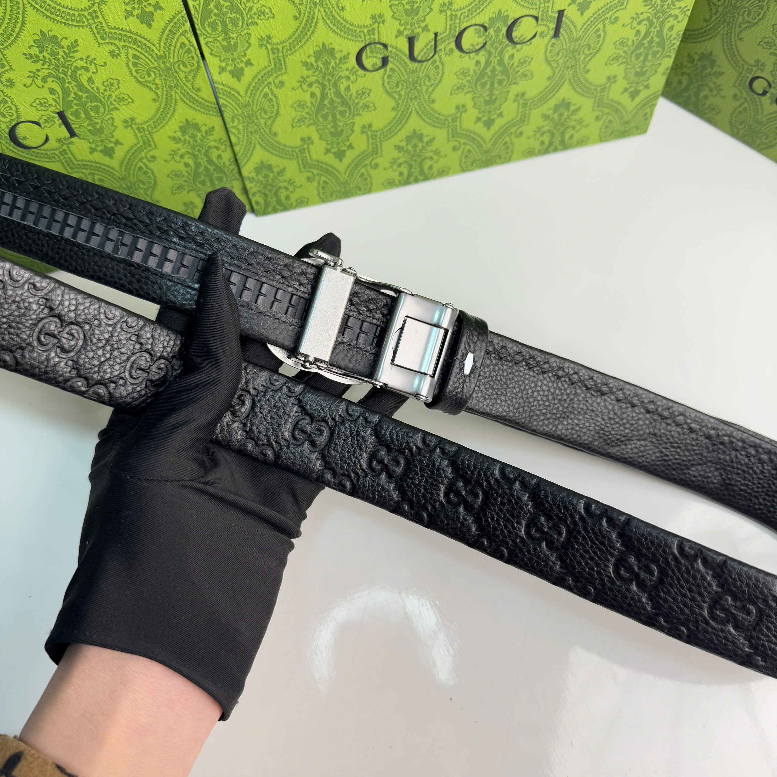 Thắt lưng Gucci GG Embossed Leather Belt with Enamel Buckle_thumbnail_2