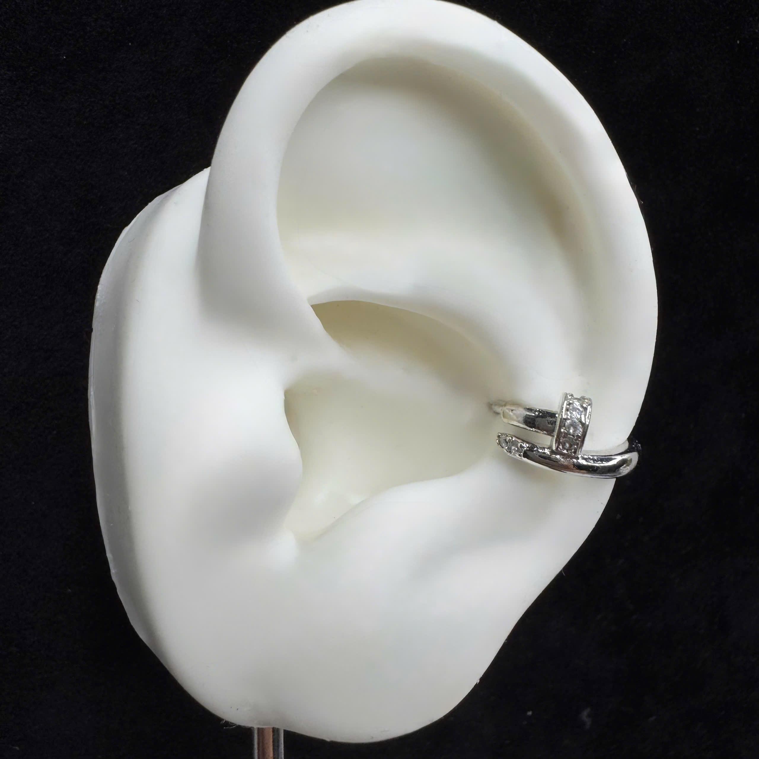 Khuyên vòng kiểu hợp kim đinh tán