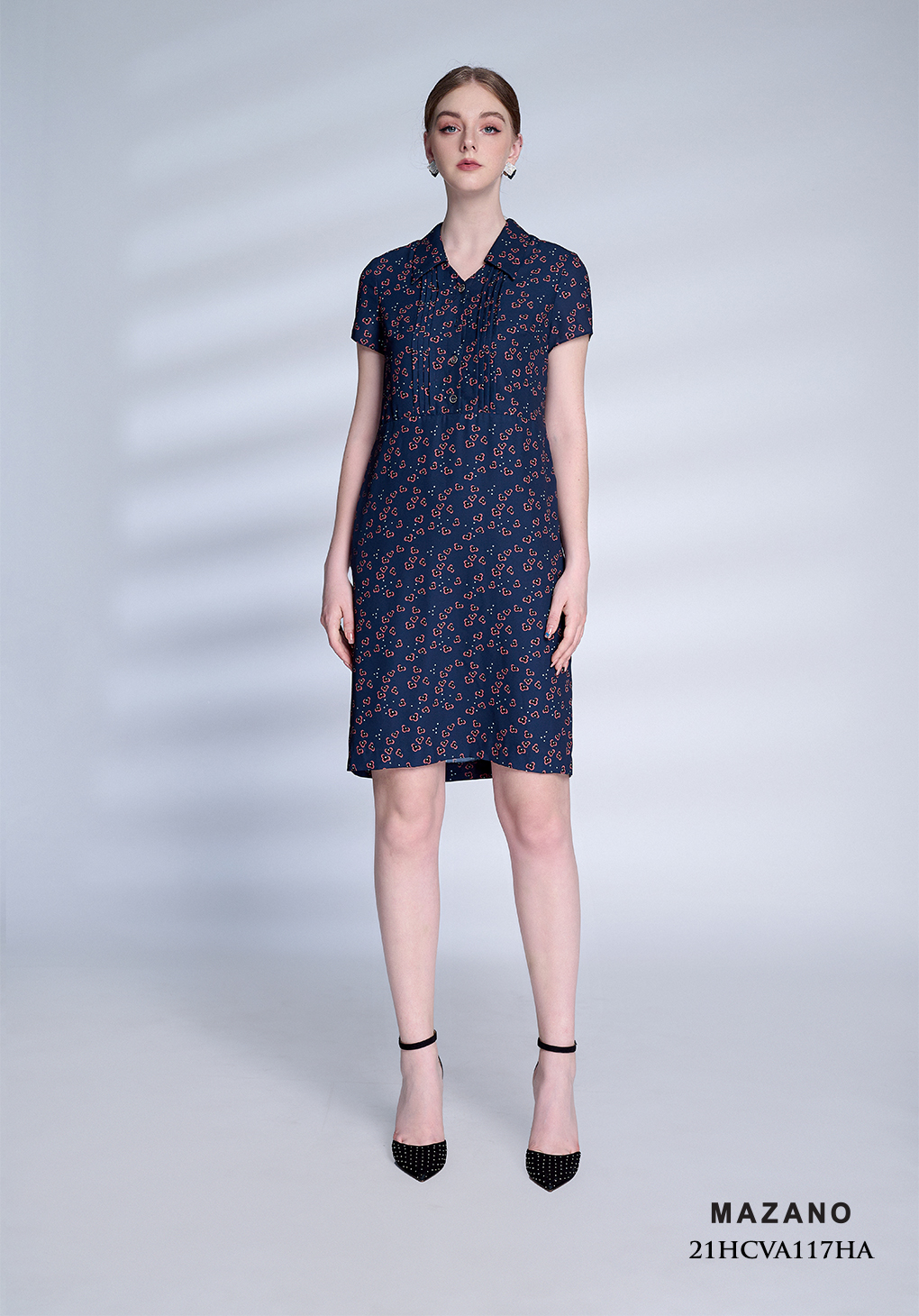 Váy suông xanh than họa tiết hoa nhí cổ đức