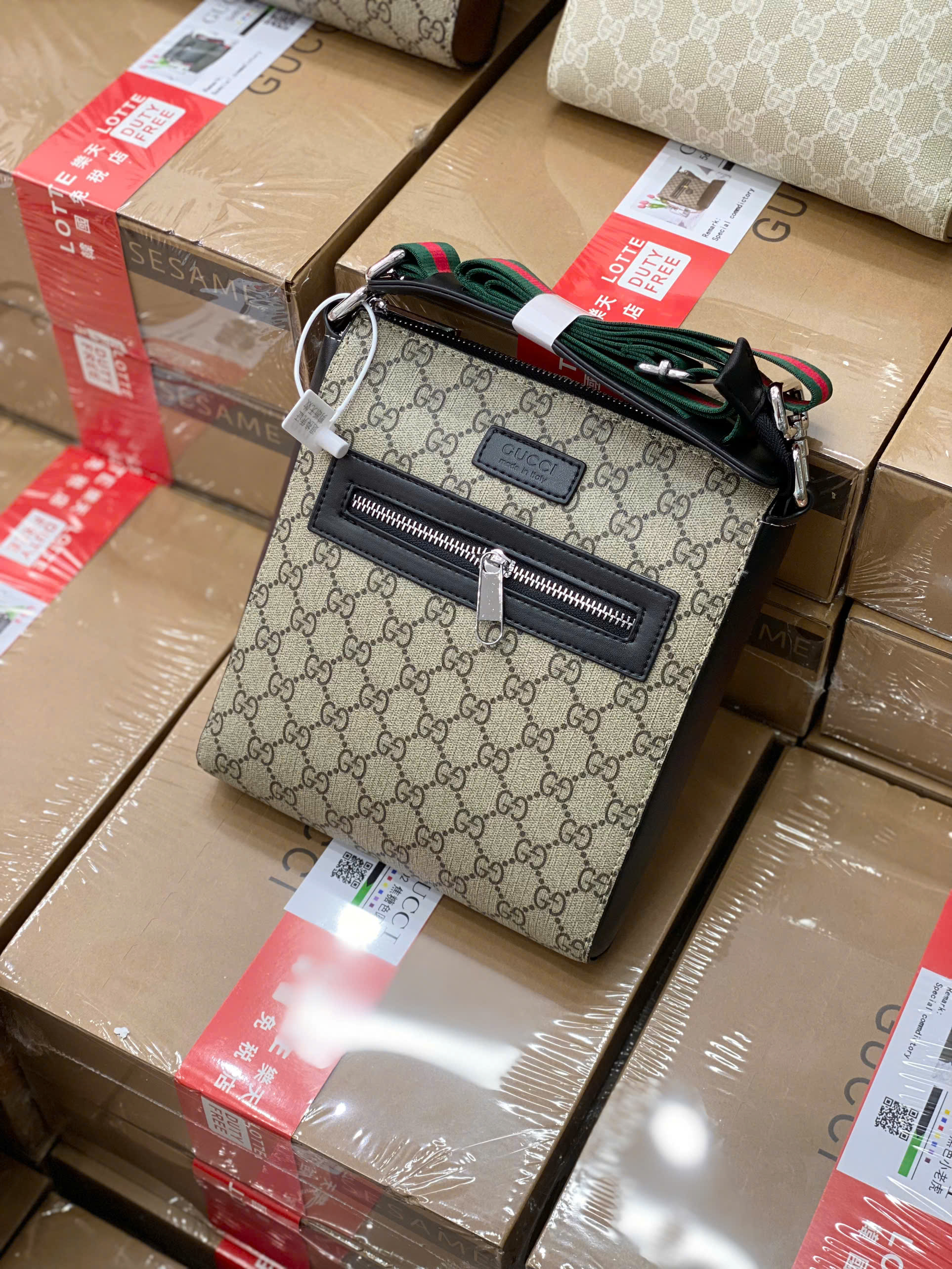 Túi Đeo Chéo Gucci GG Supreme Messenger Bag_thumbnail_19