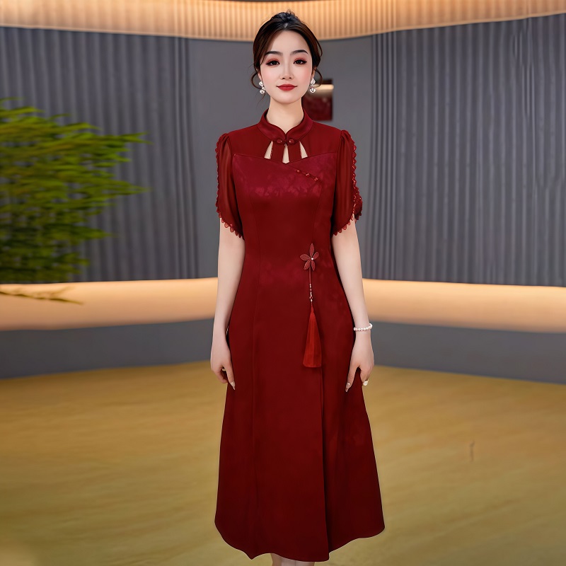 18301- Đầm lụa đỏ phối phối viền ren cách điệu (lụa gấm)