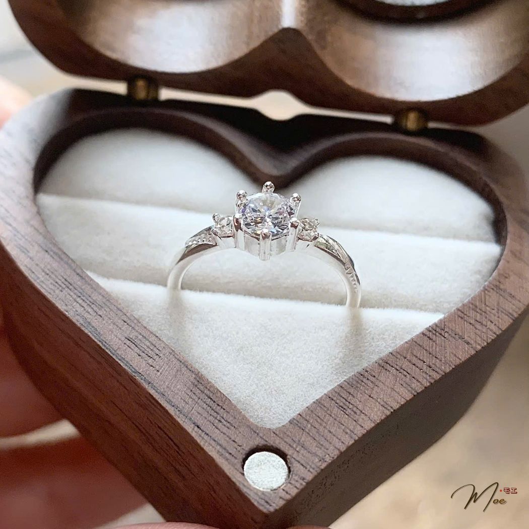 N162 - Nhẫn đá chủ pha lê viền sọc điệu đà_thumbnail_1